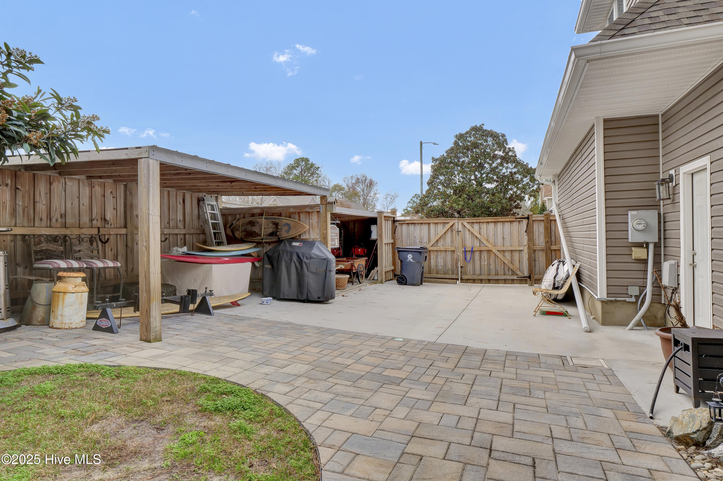 100543498 | Photo 44