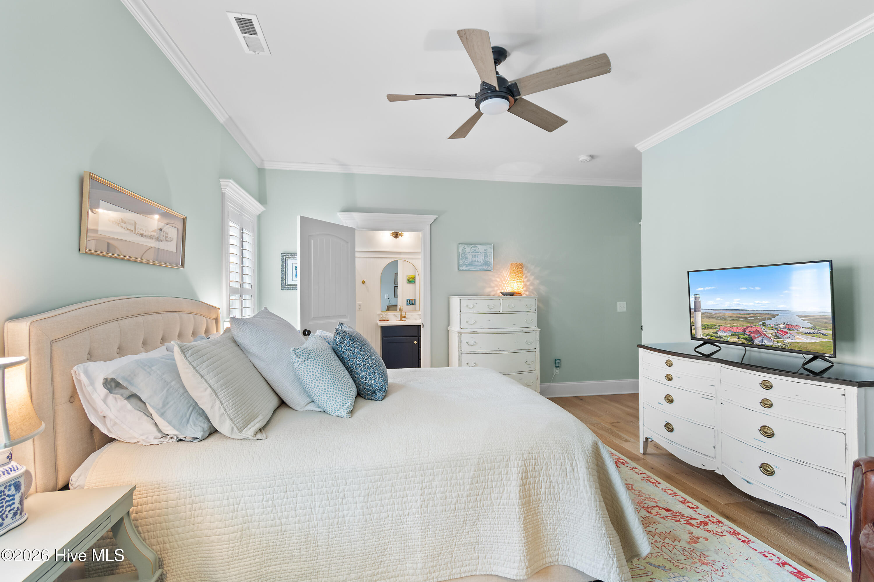 100566075 | Photo 24