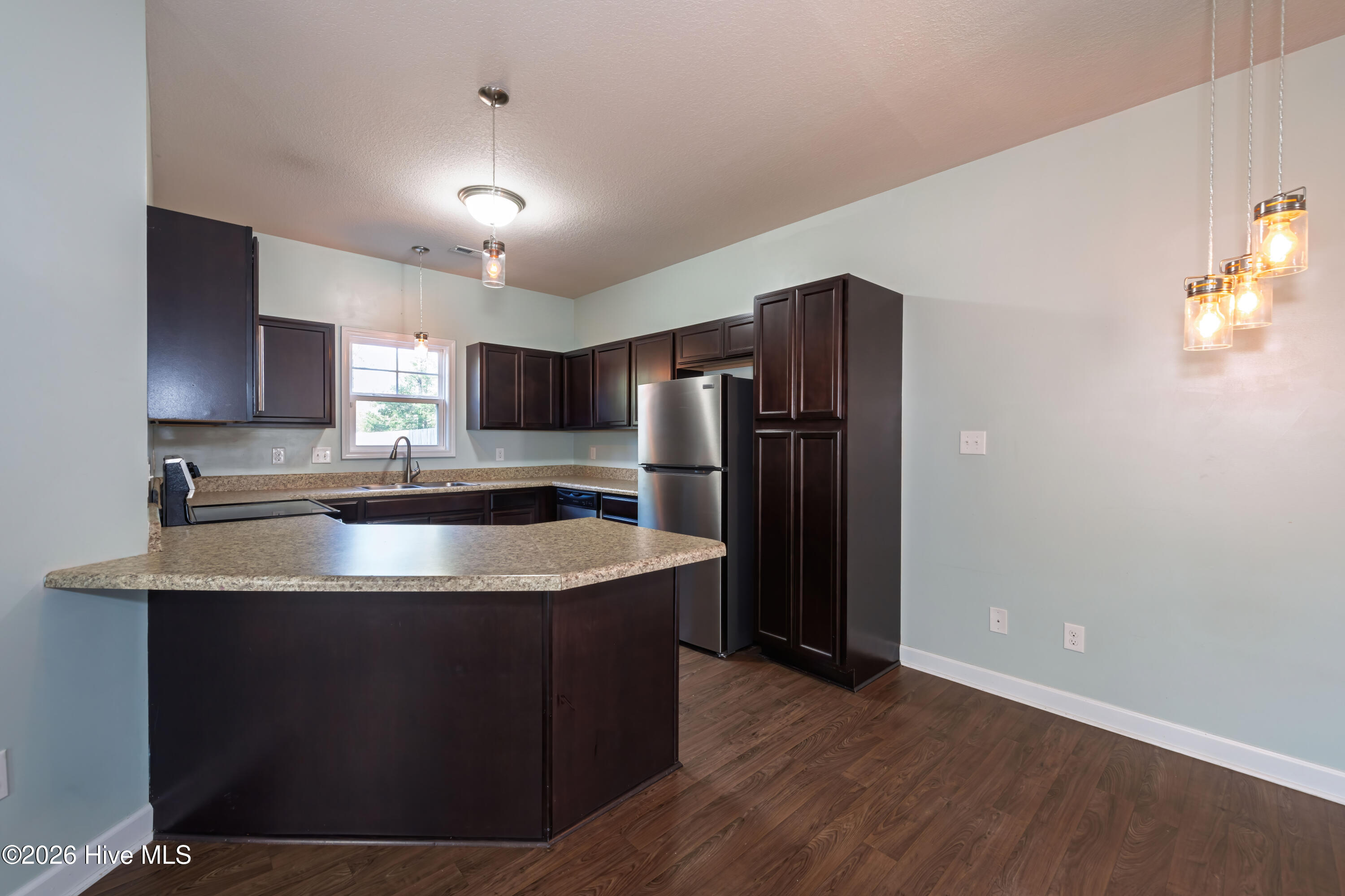 100567221 | Photo 11