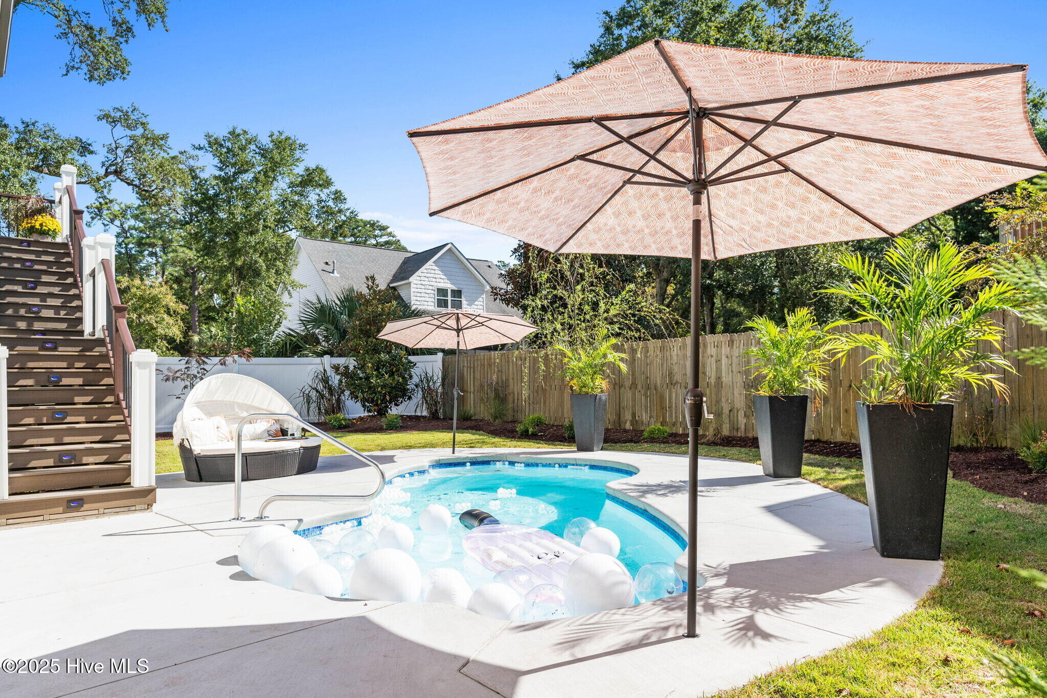 100516902 | Photo 92