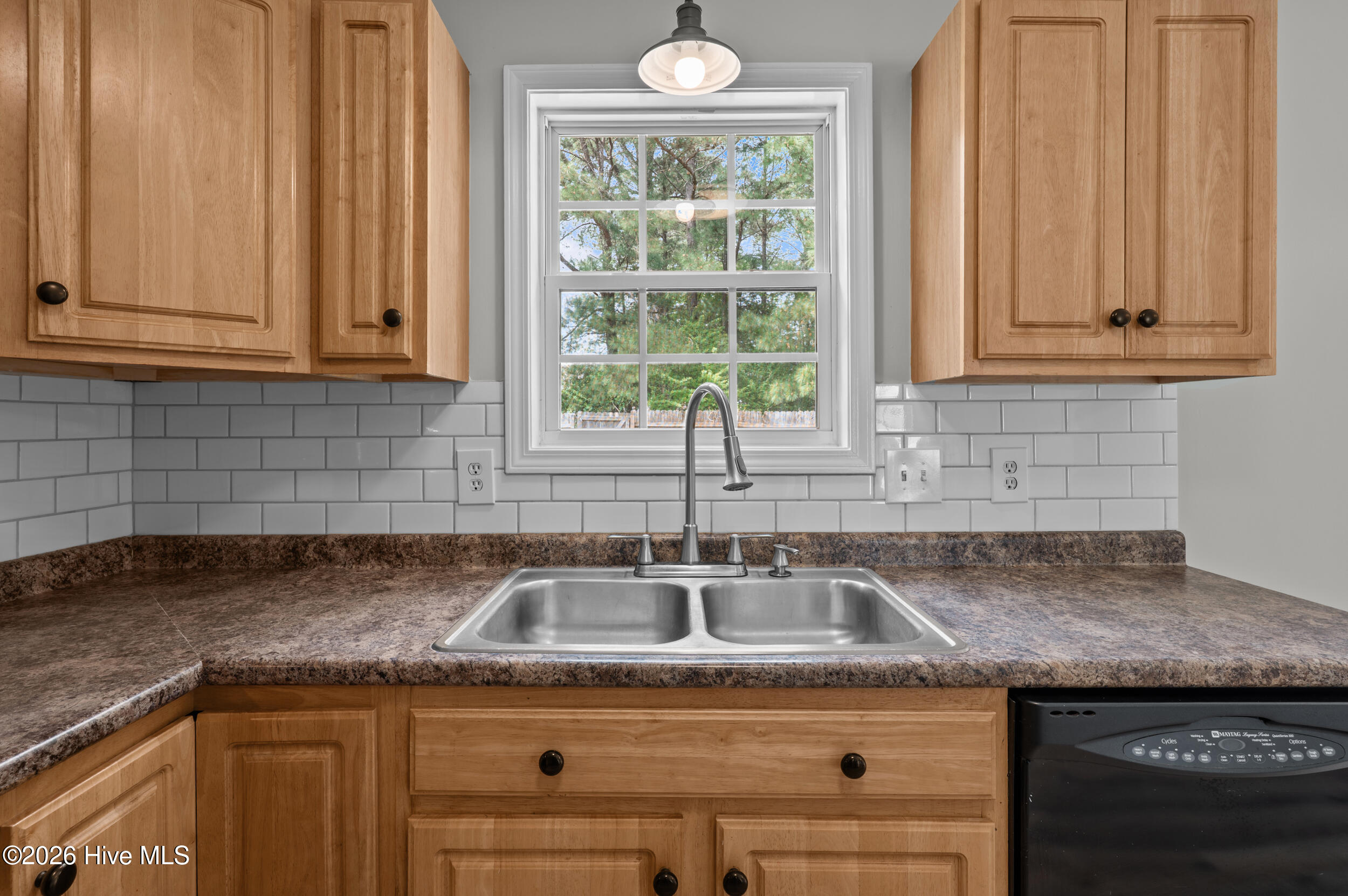 100562956 | Photo 14