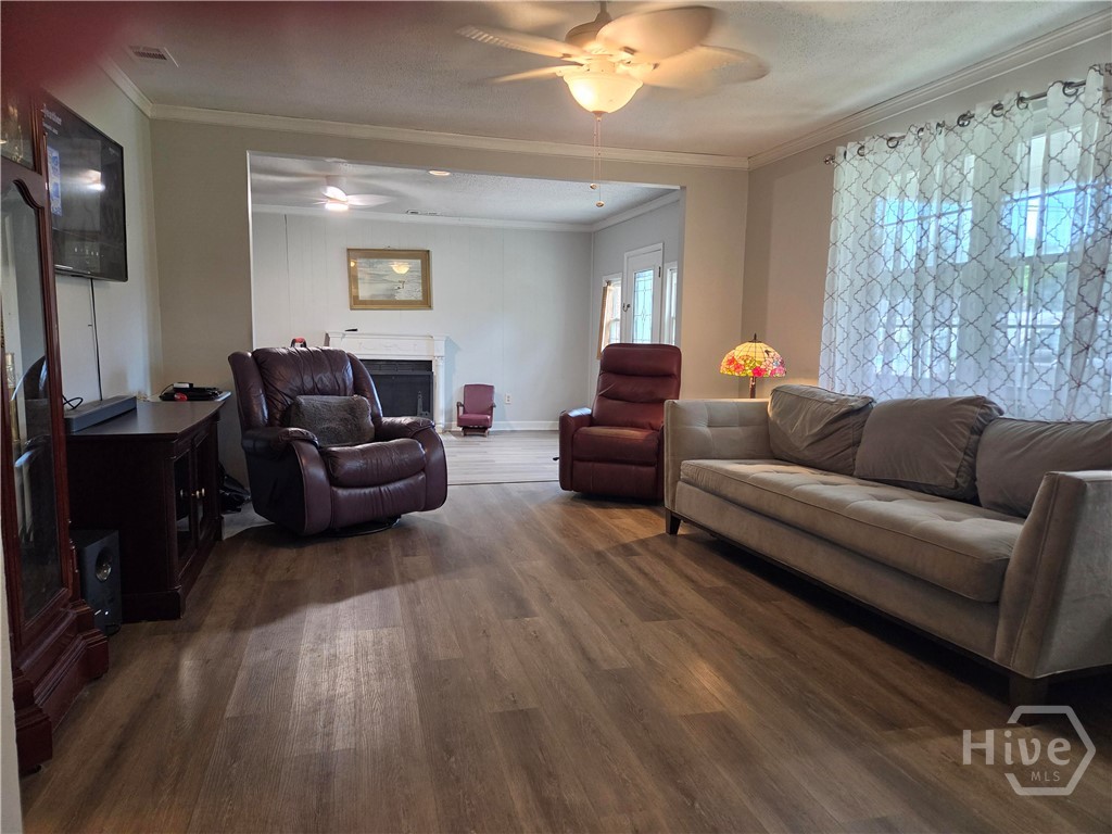 Photo 3 of Single family home for sale at 128 Wassaw Rd, Savannah, GA 31410 | MLS# SA362825 | Listing updated on 2026-10-06