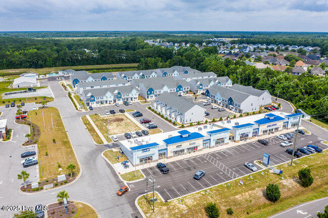 100543648 | Photo 42