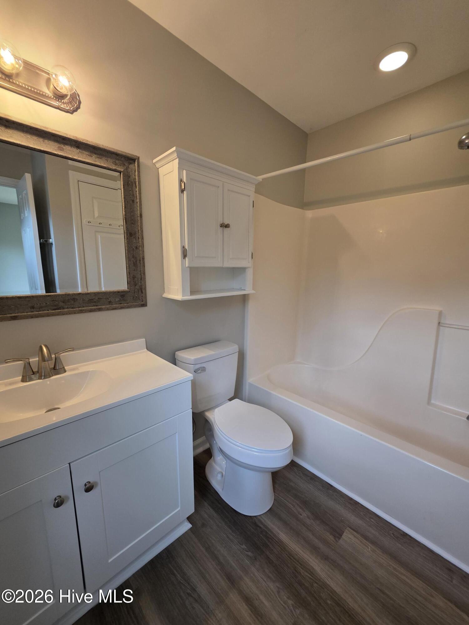 100555887 | Photo 11