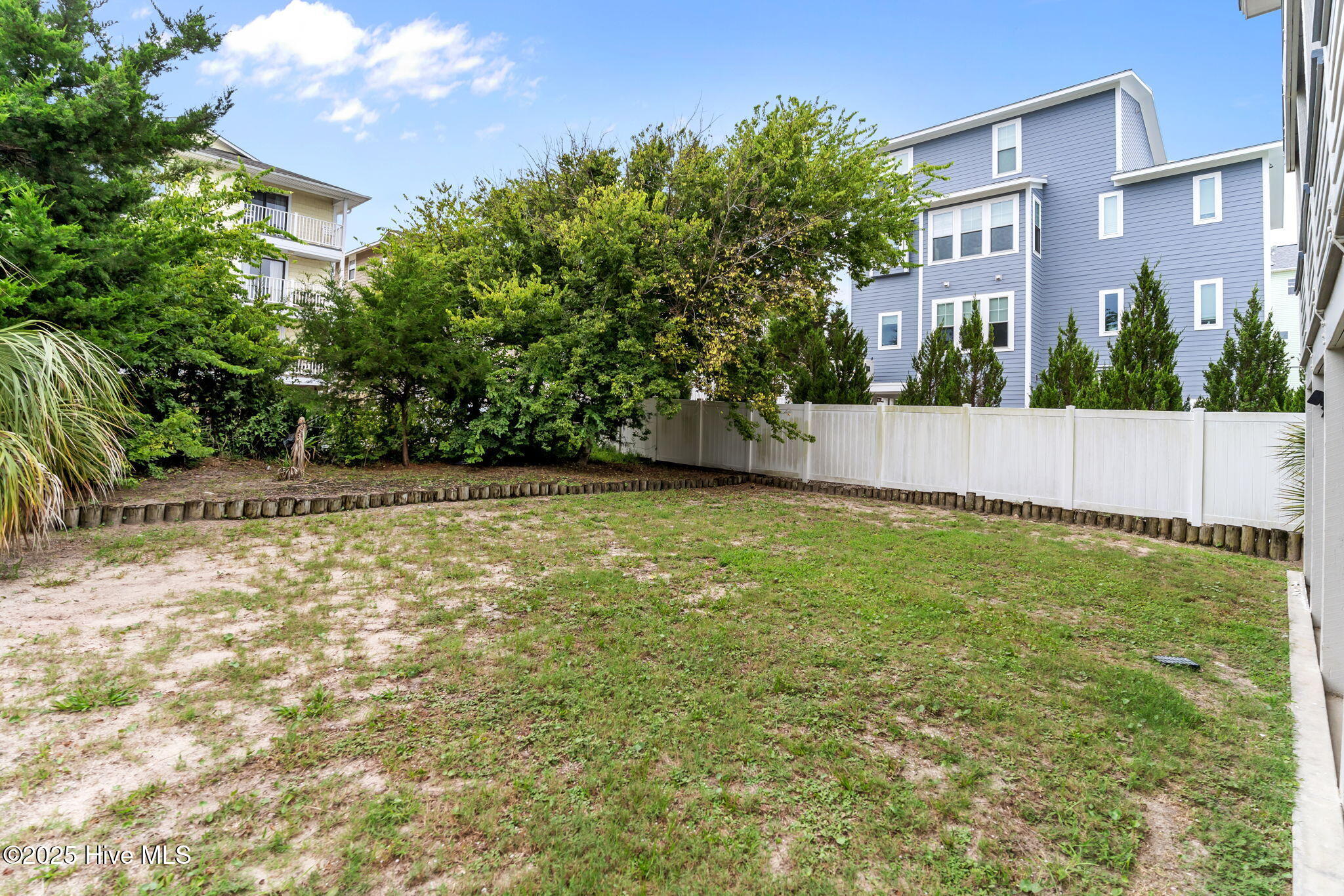 100526073 | Photo 48