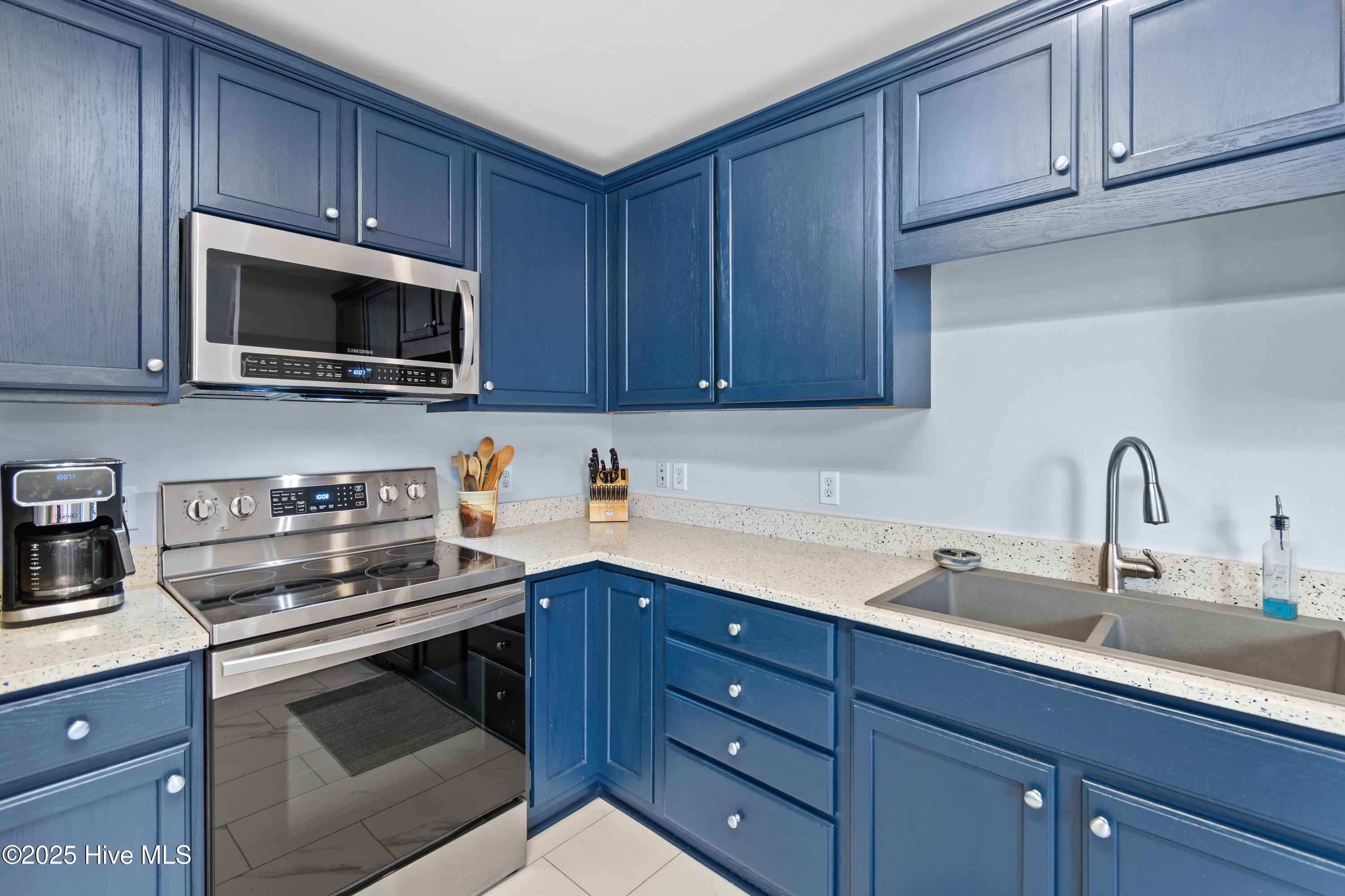 100526864 | Photo 16