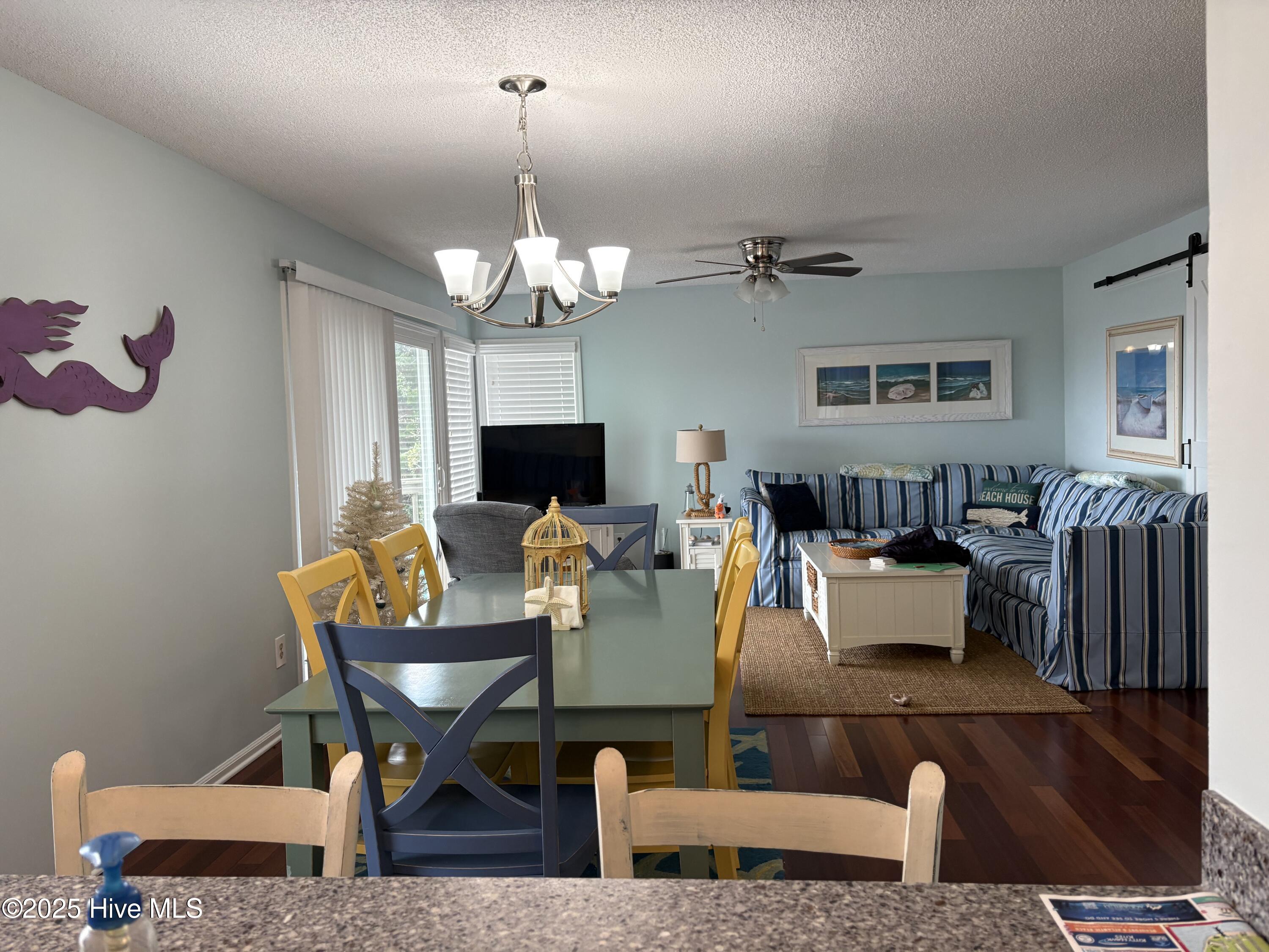 100527145 | Photo 31