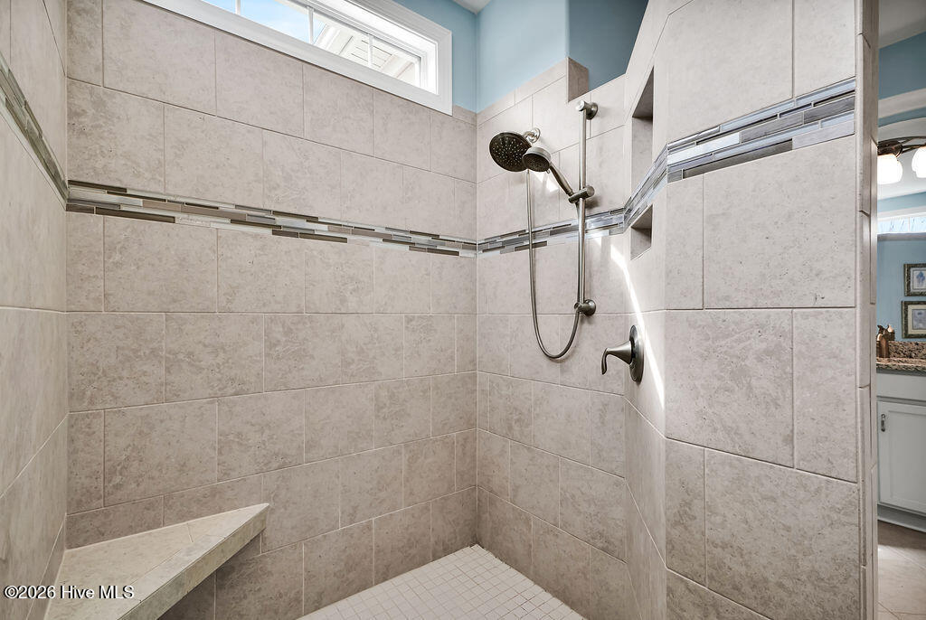 100558721 | Photo 30