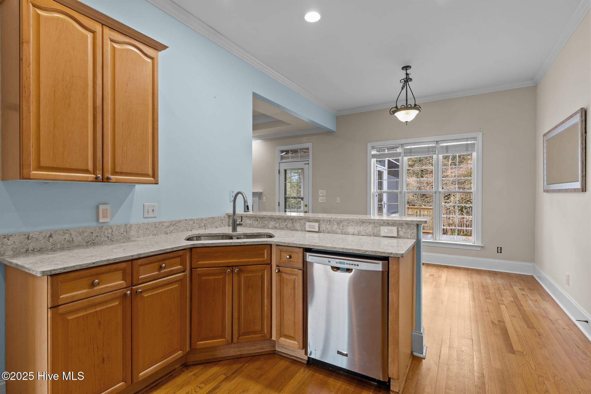 100538095 | Photo 22