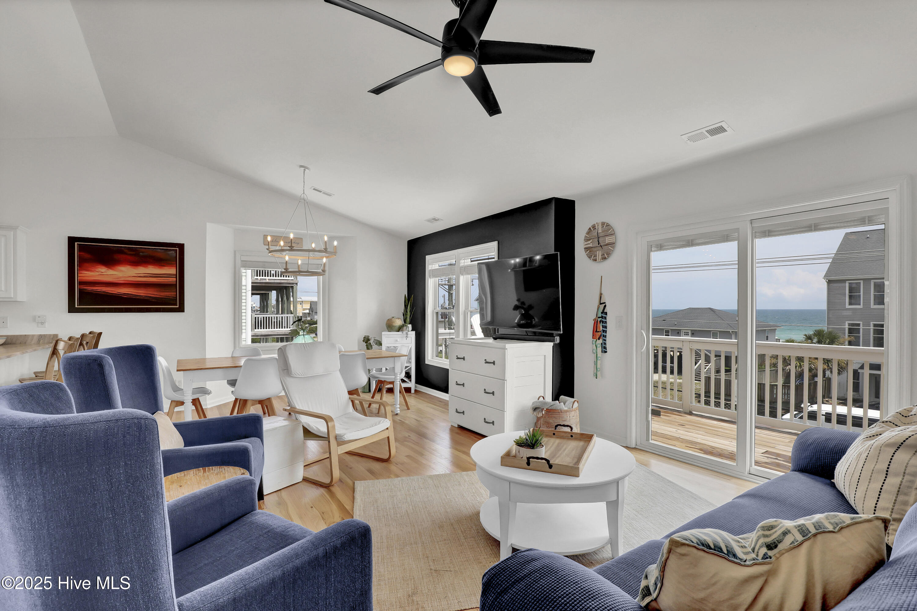 100521300 | Photo 61