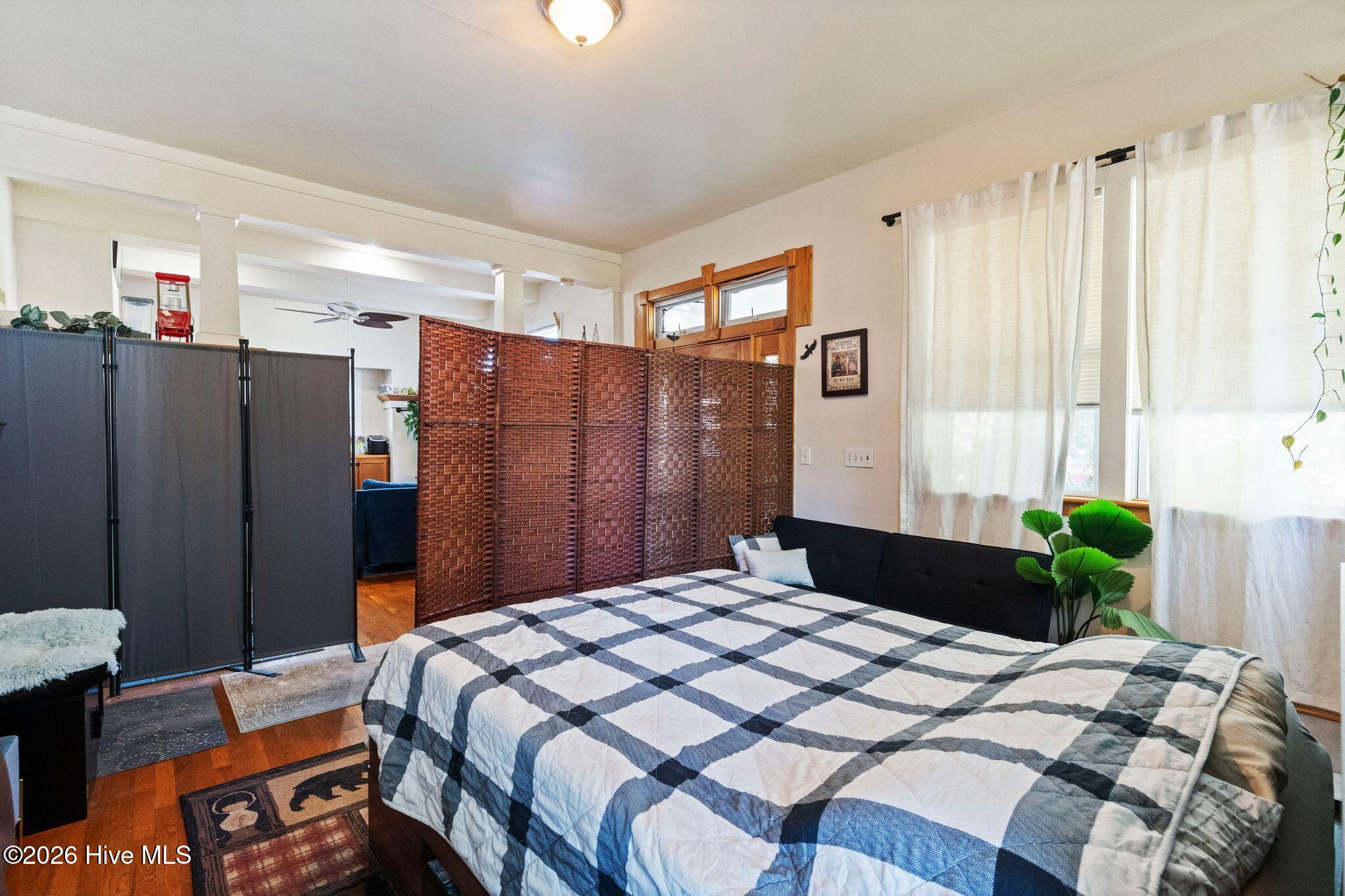 100570327 | Photo 22