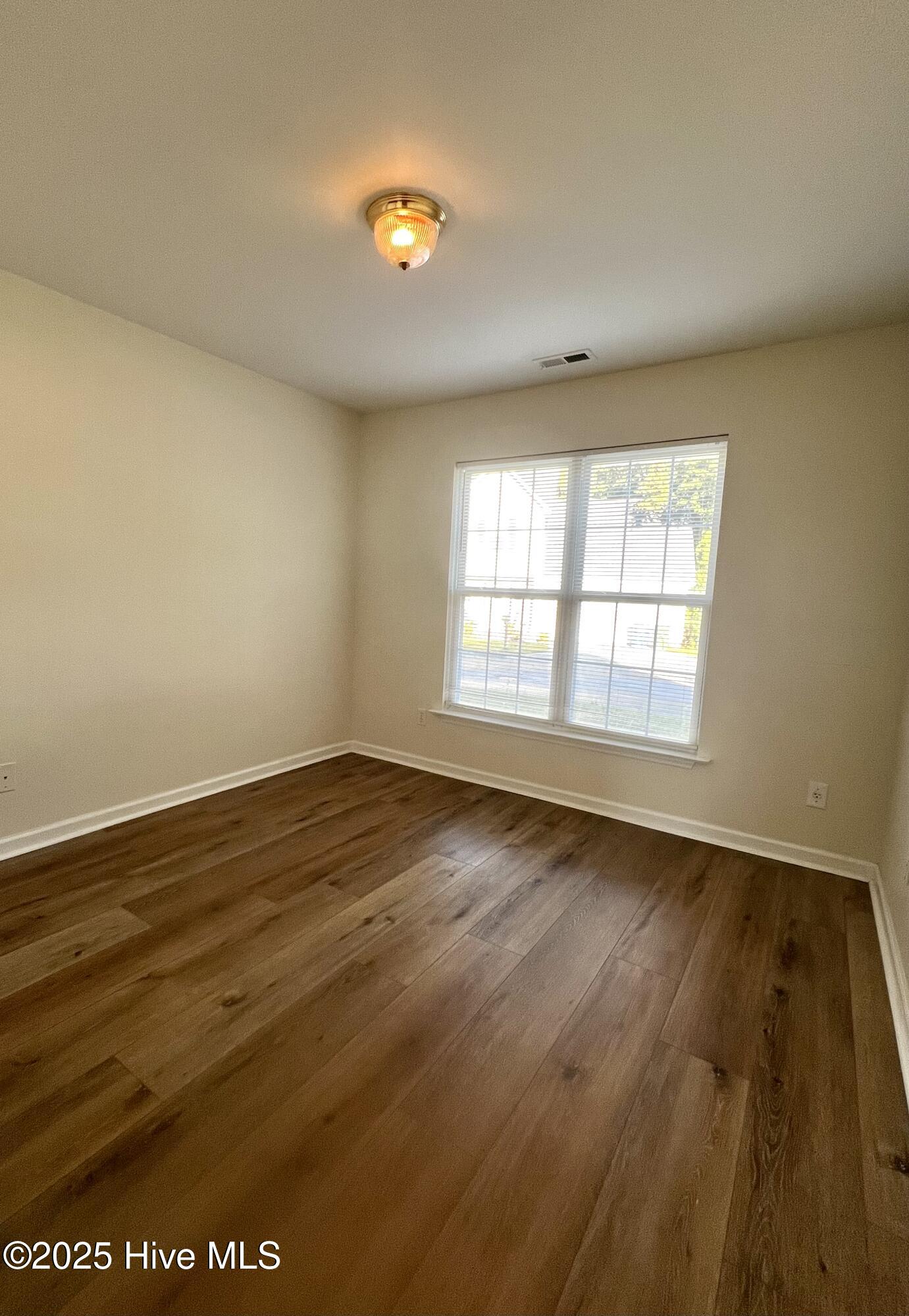 100552665 | Photo 10