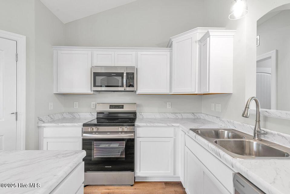 100541742 | Photo 11