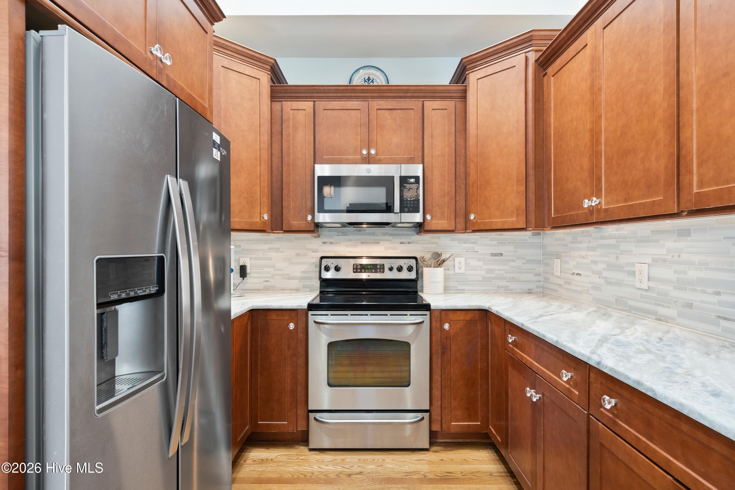 100549432 | Photo 15