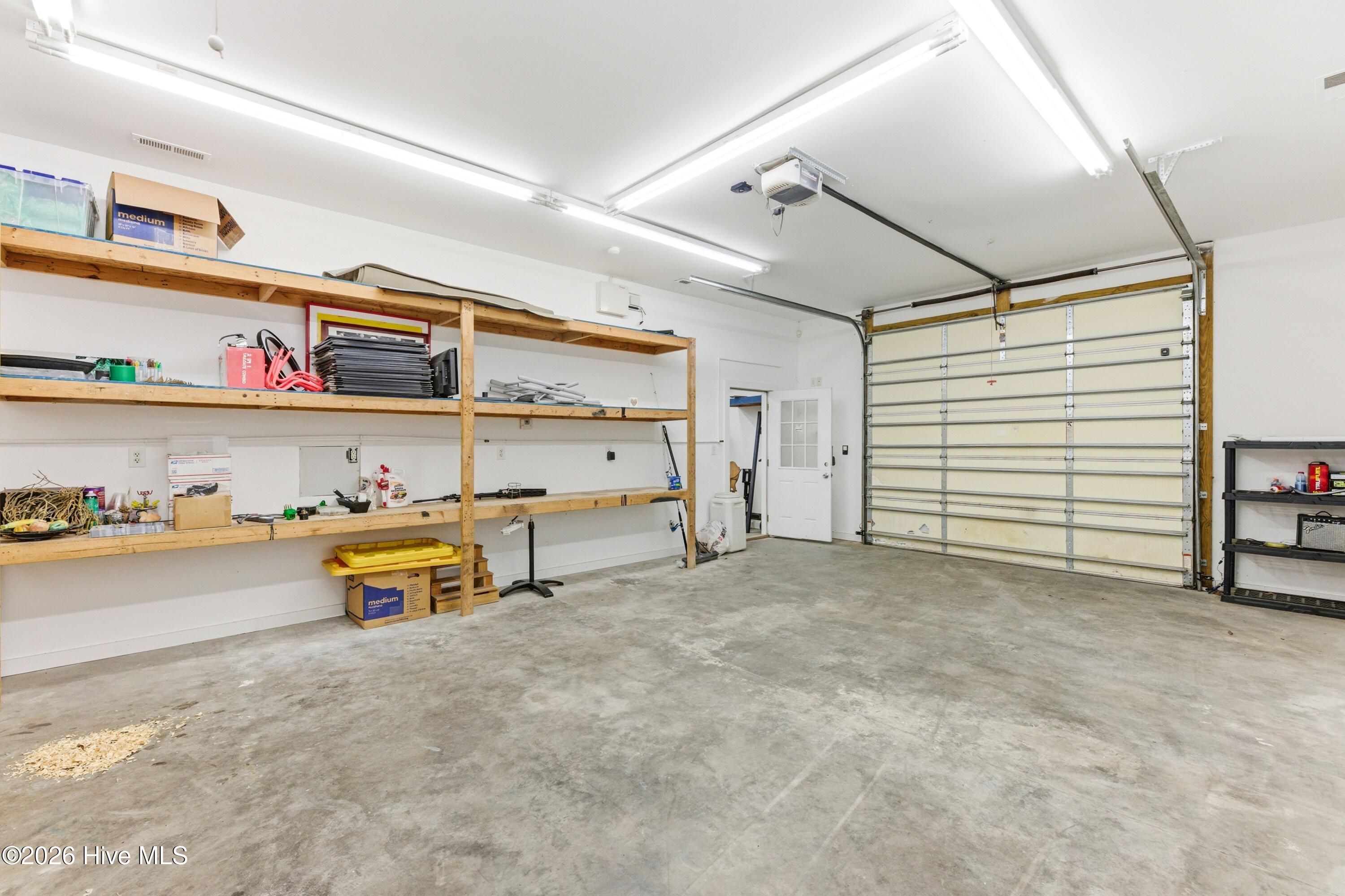 100564216 | Photo 45