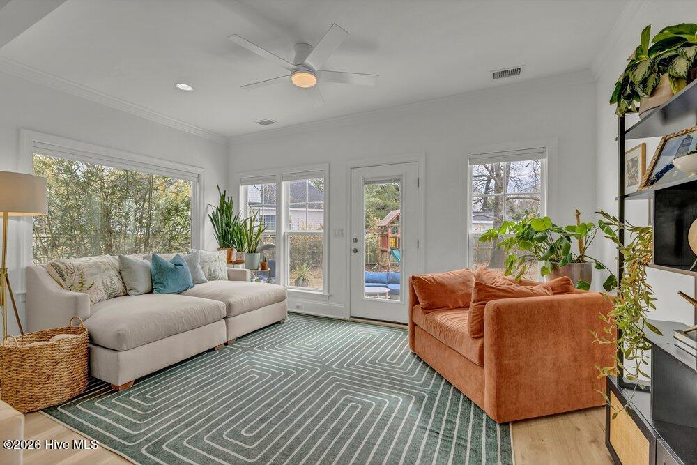 100555857 | Photo 15