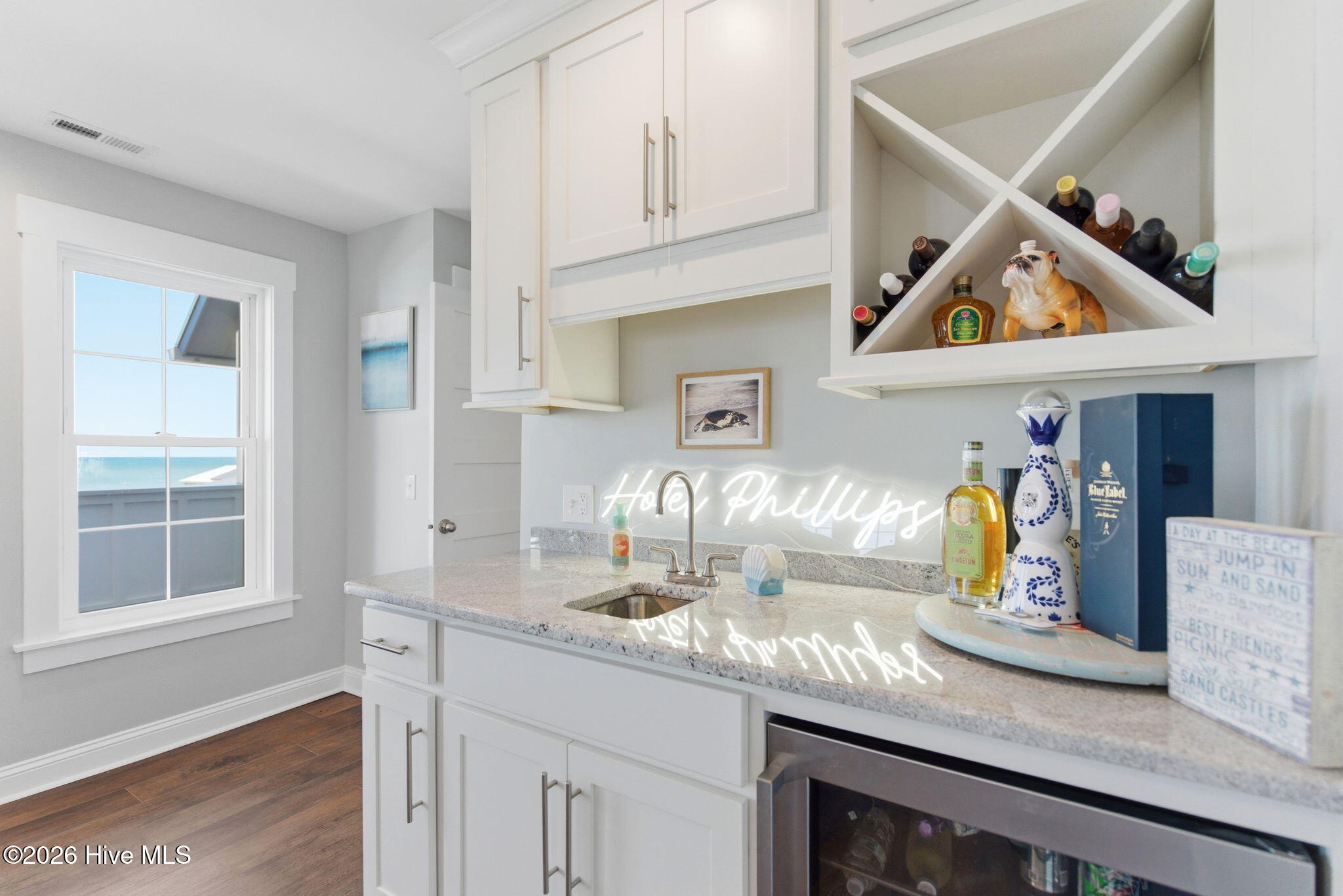 100570056 | Photo 54