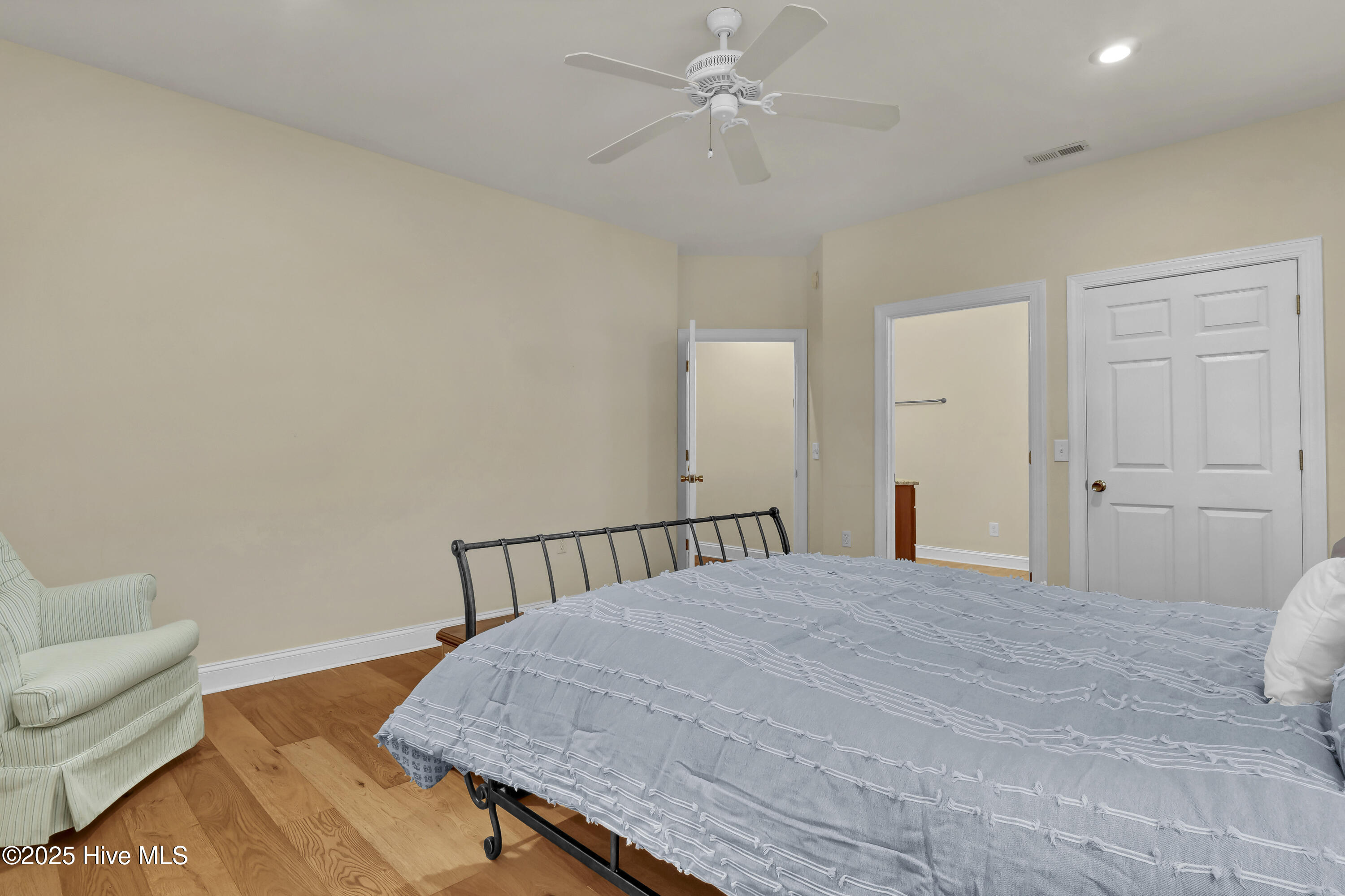 100545756 | Photo 16