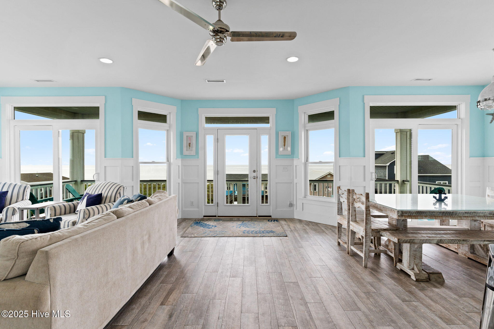 100528214 | Photo 26