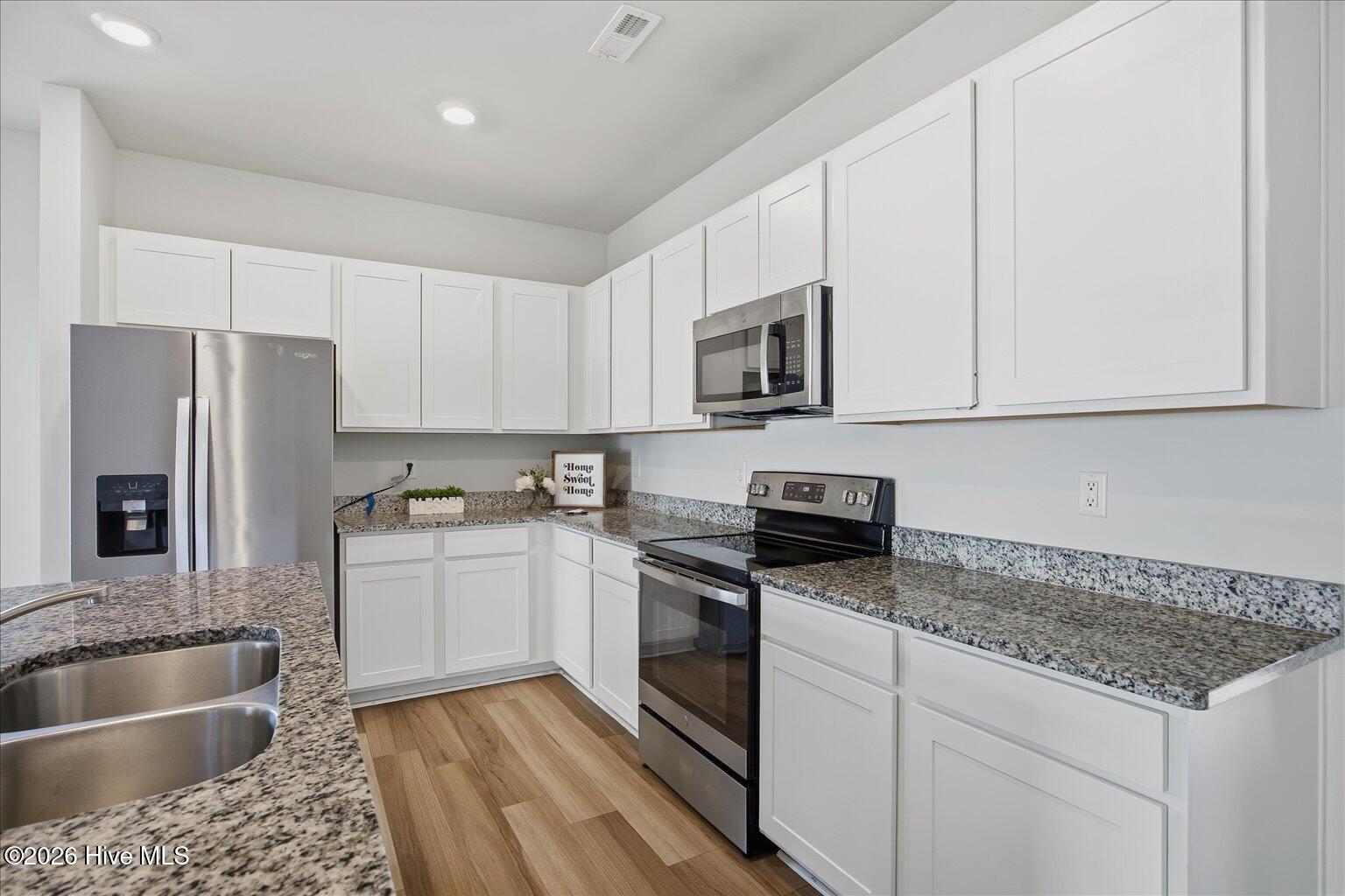 100548864 | Photo 15