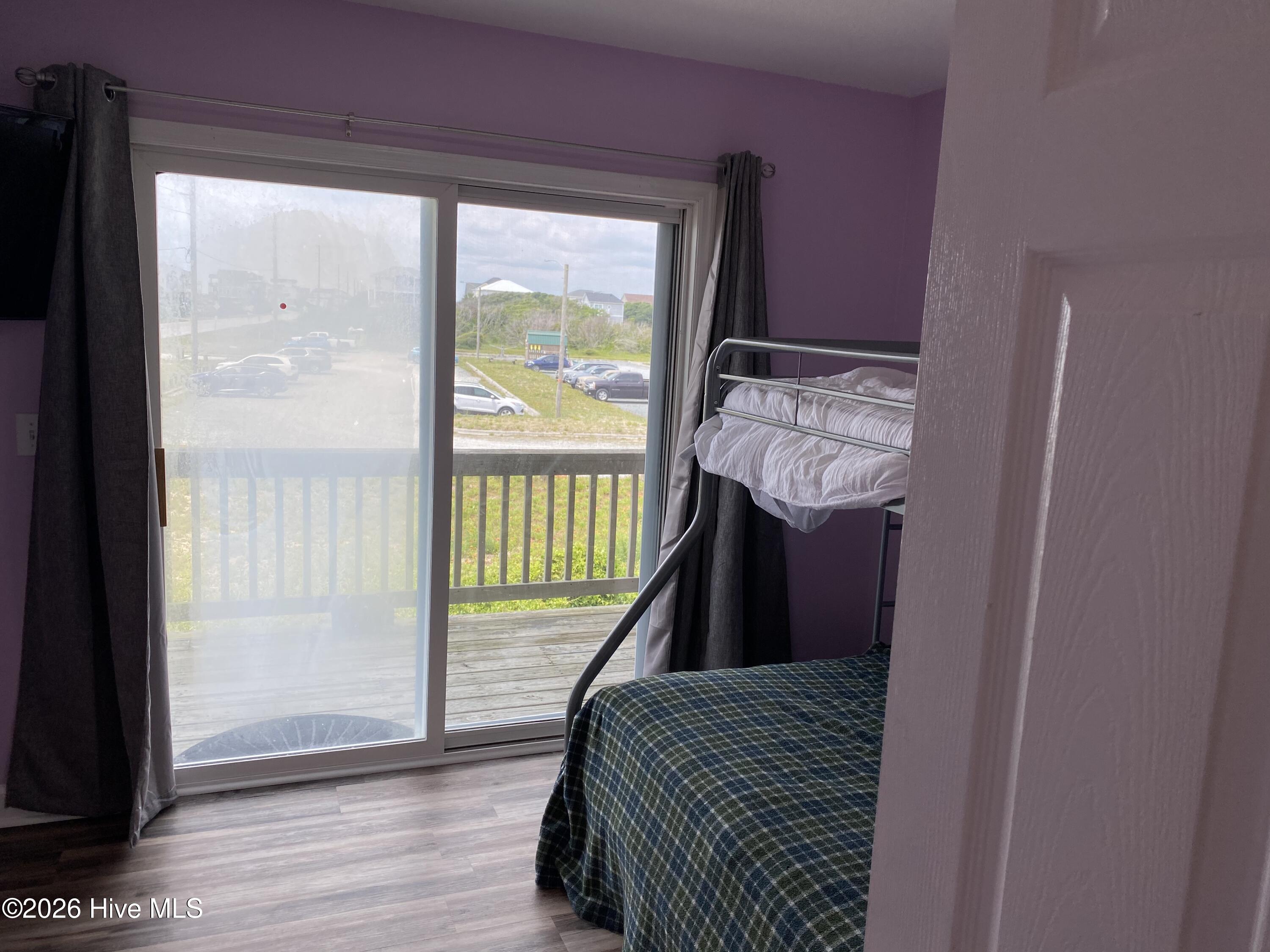 100563924 | Photo 15