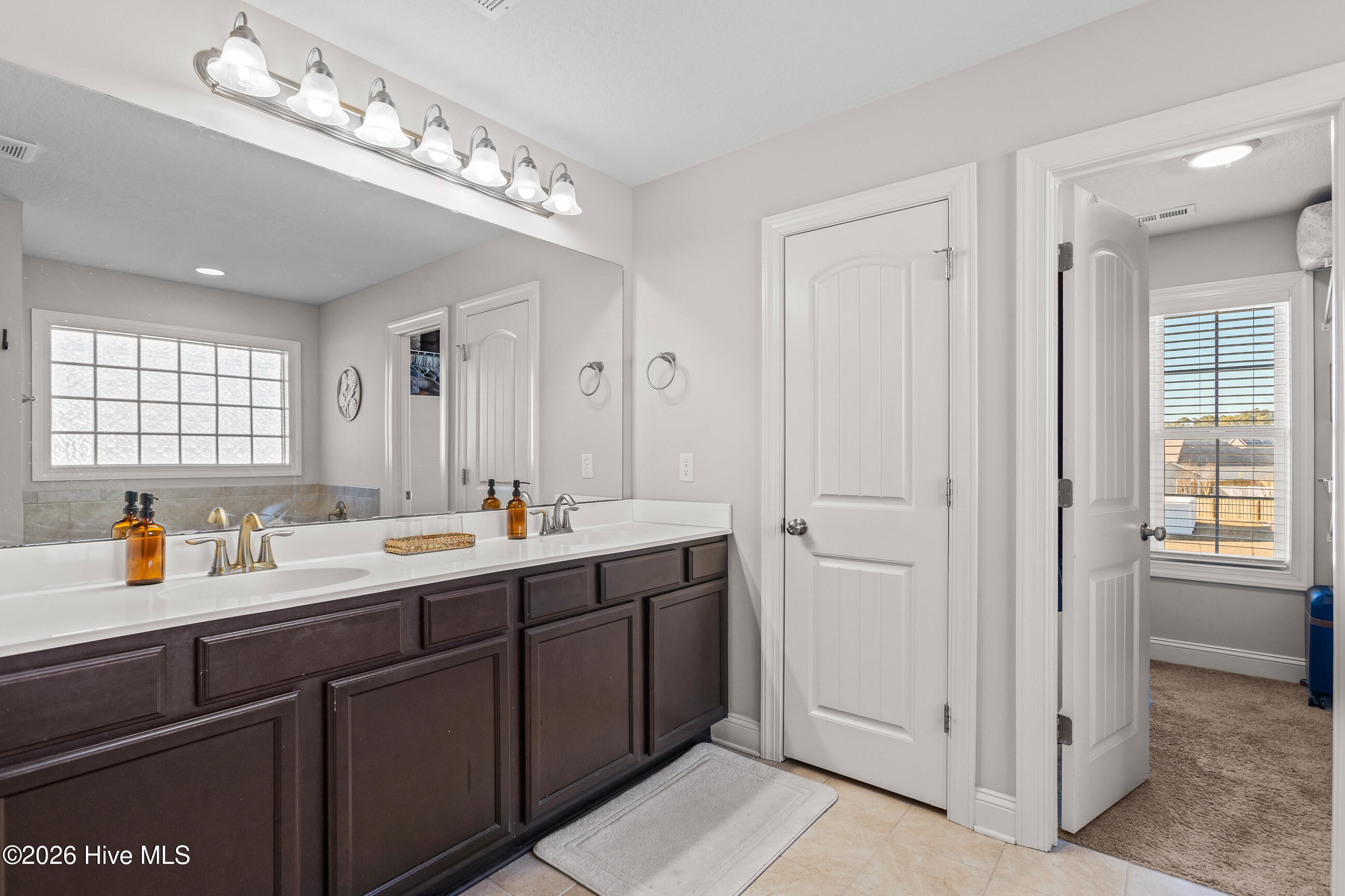 100561419 | Photo 27