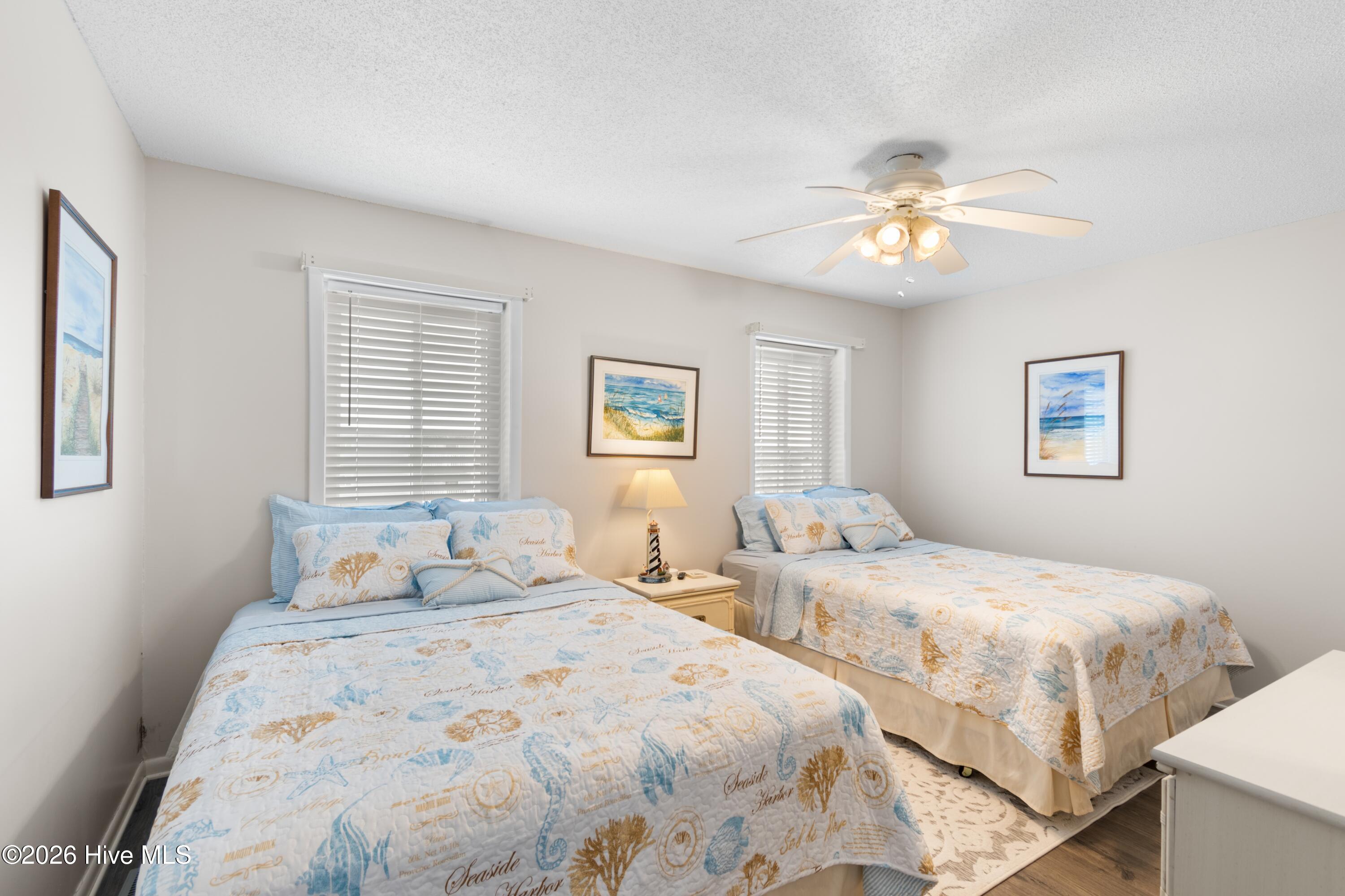 100554890 | Photo 35