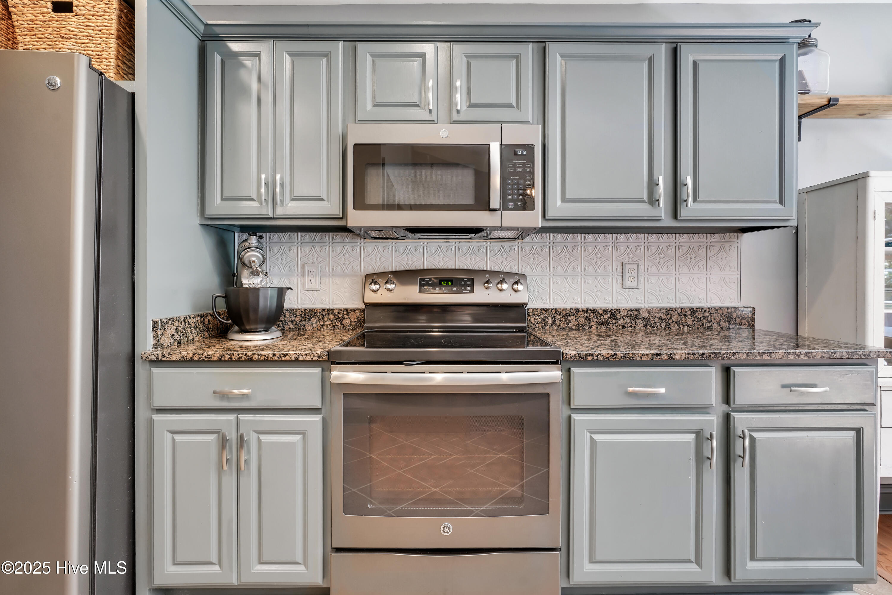 100525985 | Photo 16