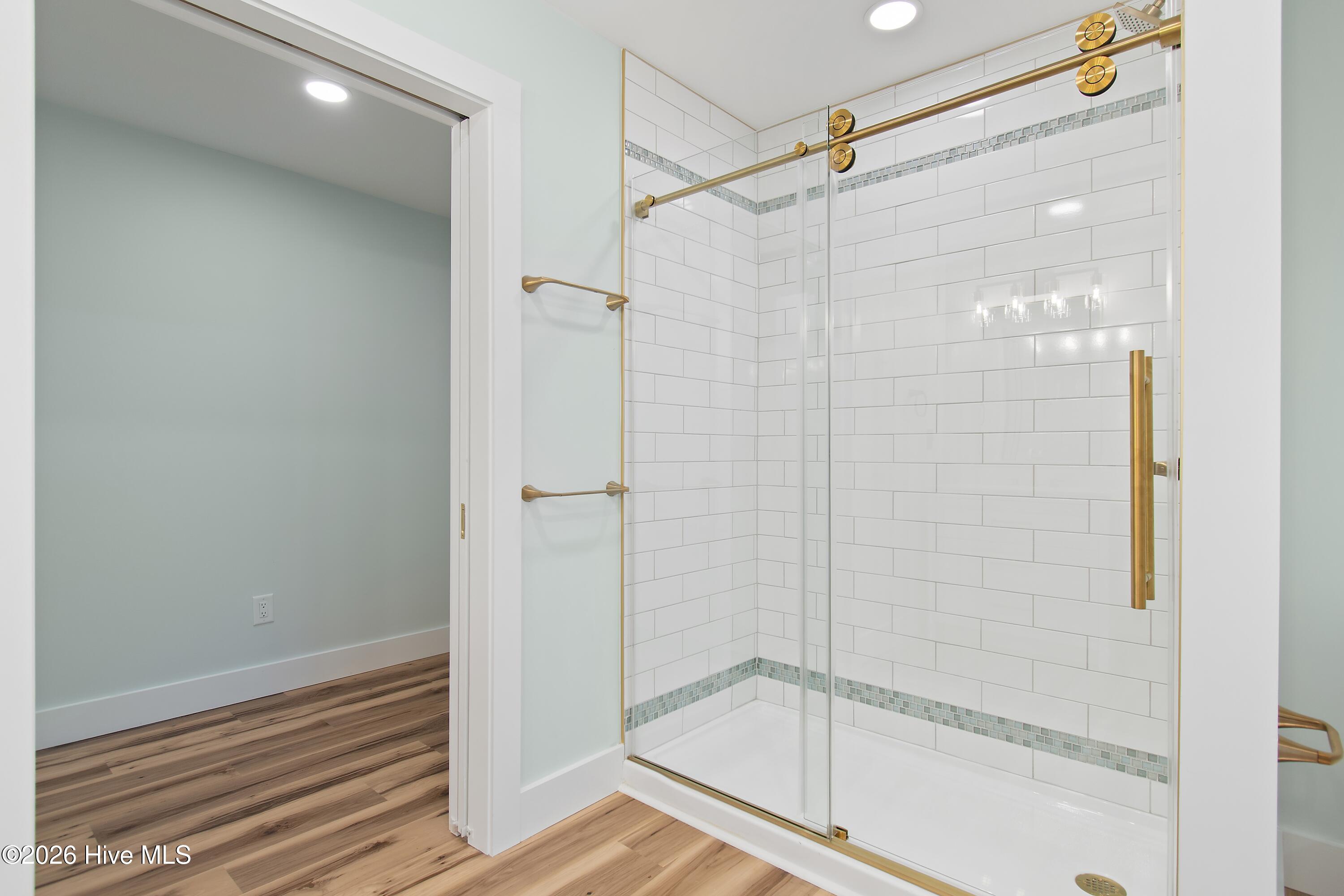 100564131 | Photo 24