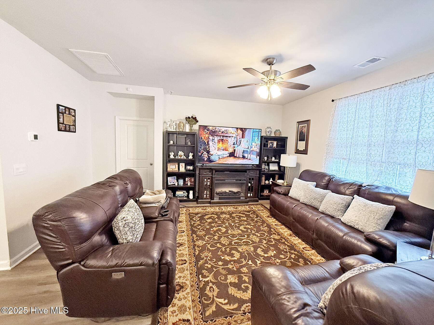 100544374 | Photo 26