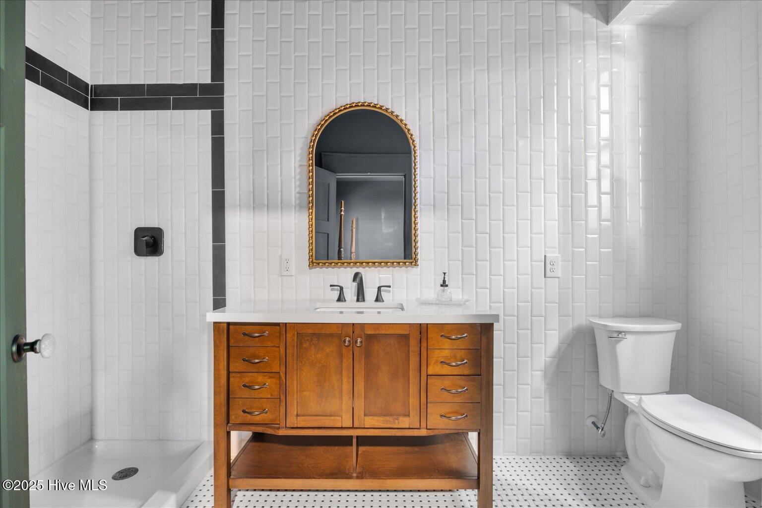 100537963 | Photo 25