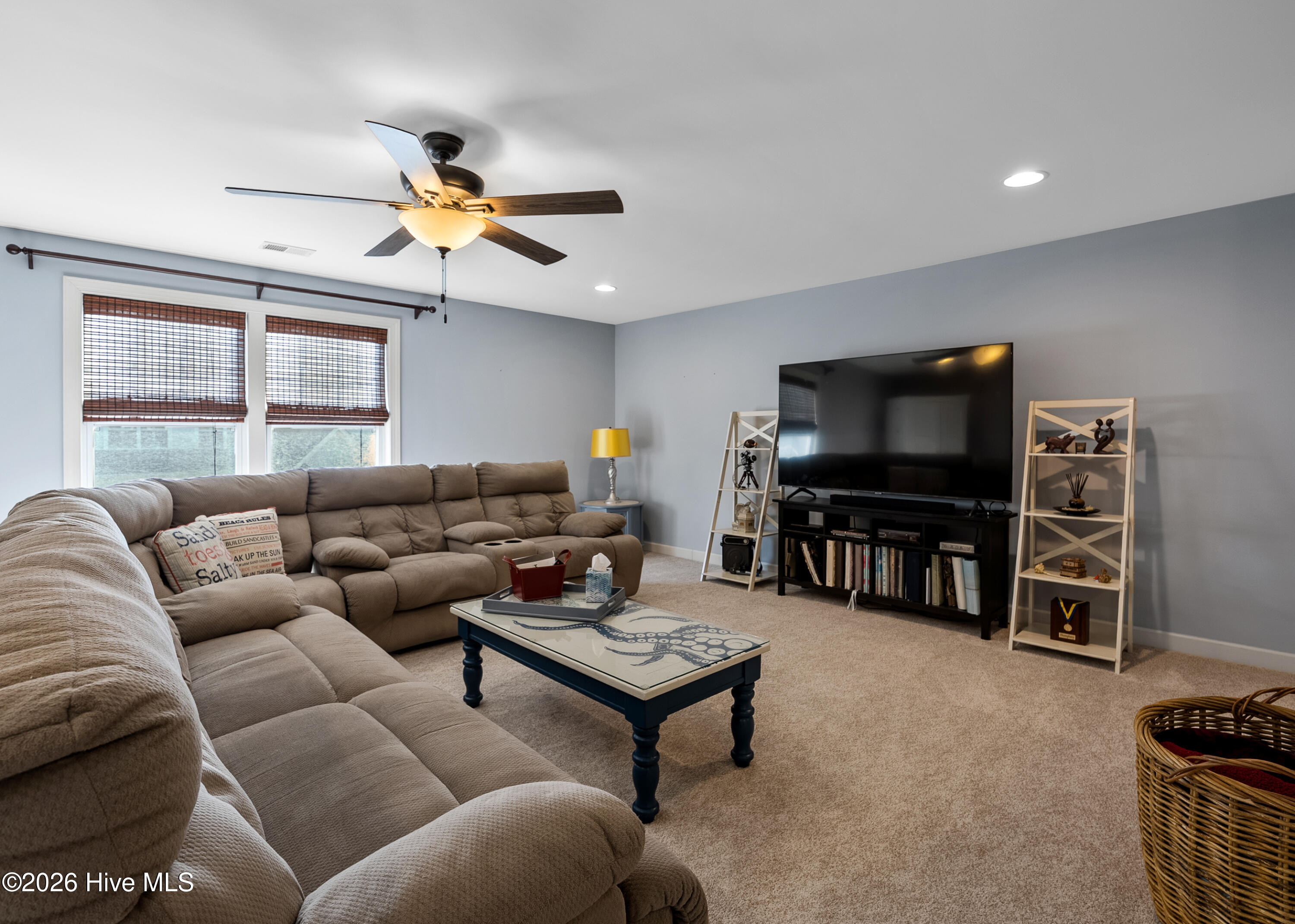 100553869 | Photo 35