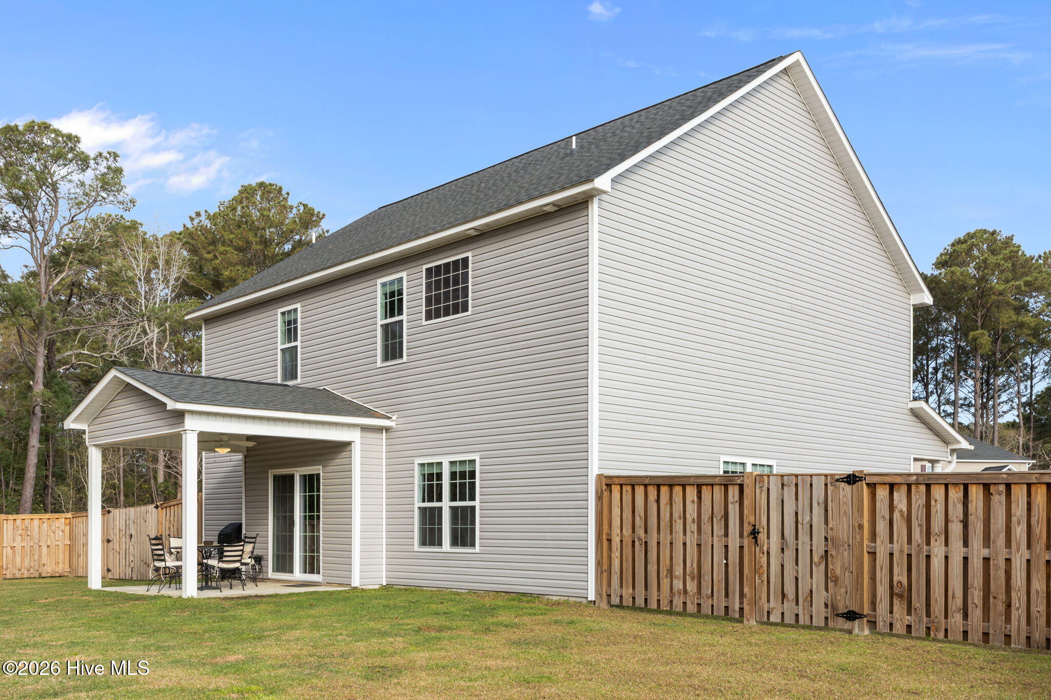 100563779 | Photo 51