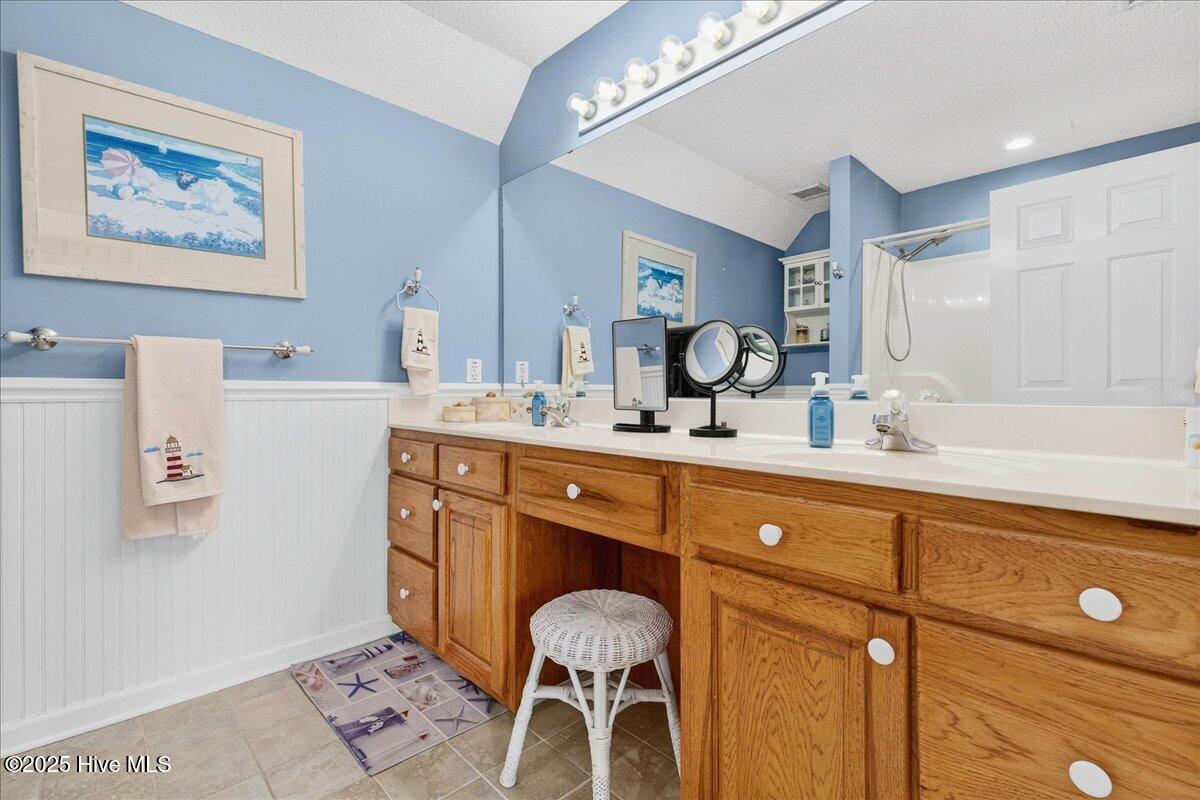 100531606 | Photo 25