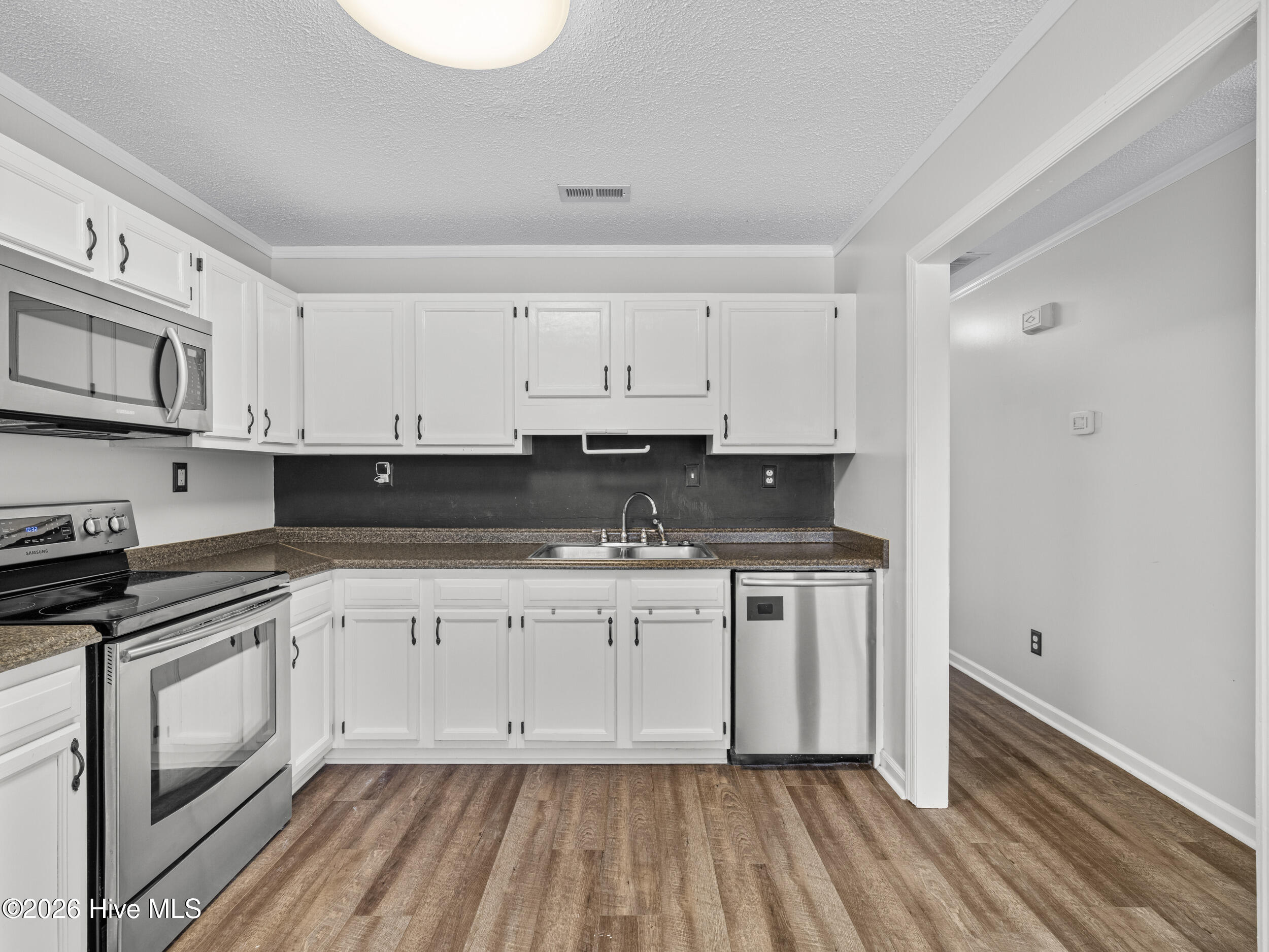 100550311 | Photo 14