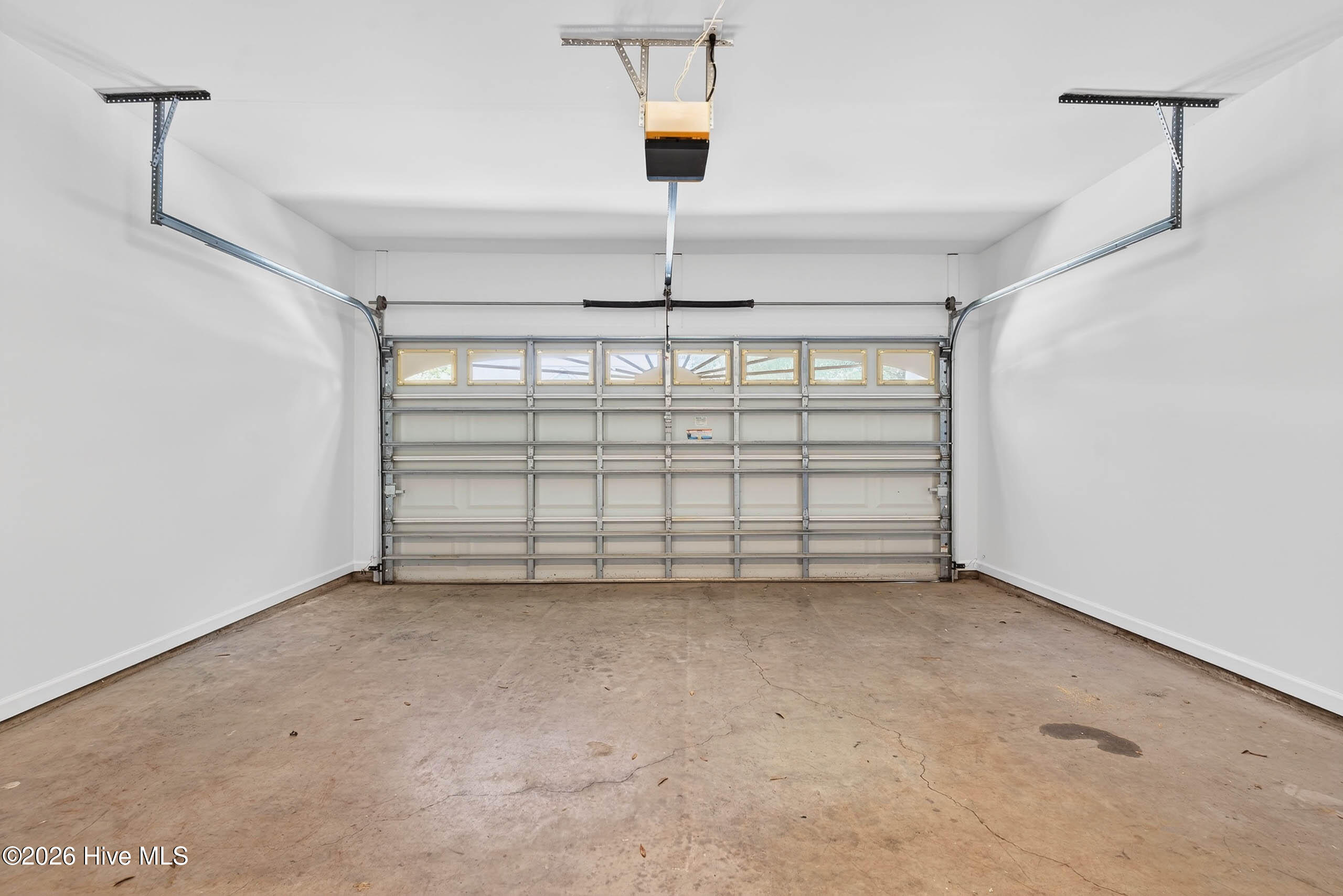 100564275 | Photo 40