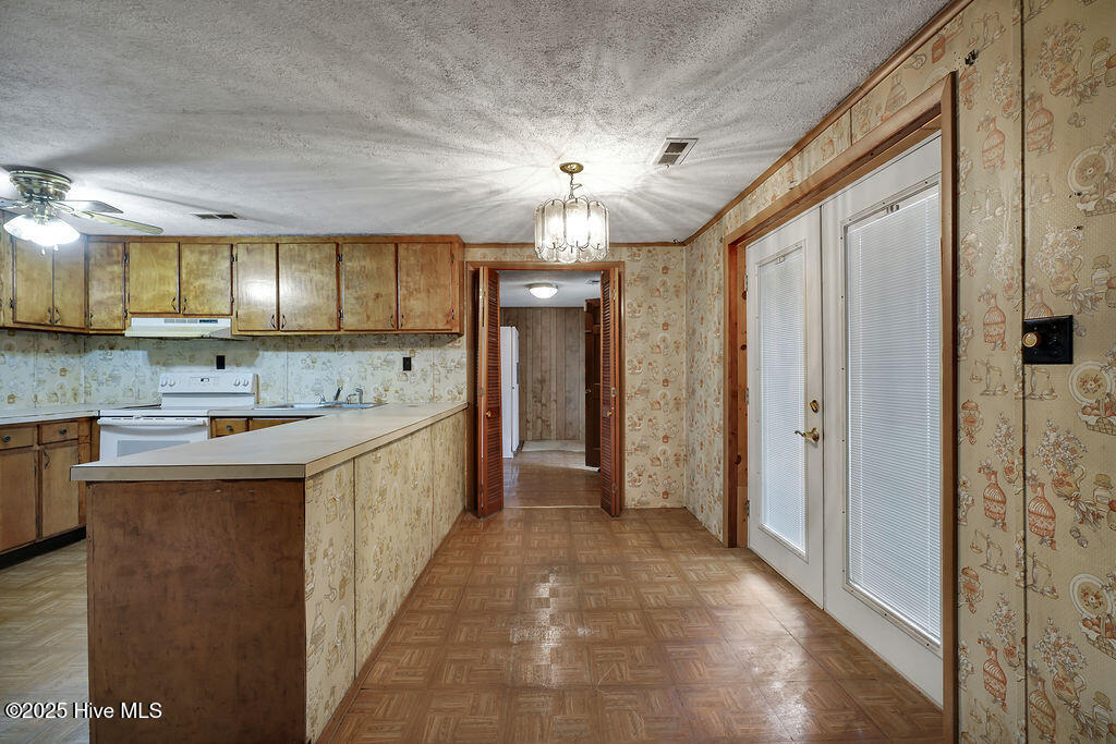 100526038 | Photo 12