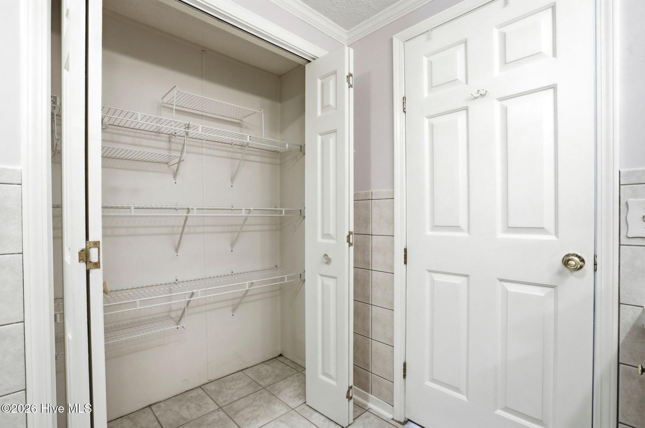 100567371 | Photo 46