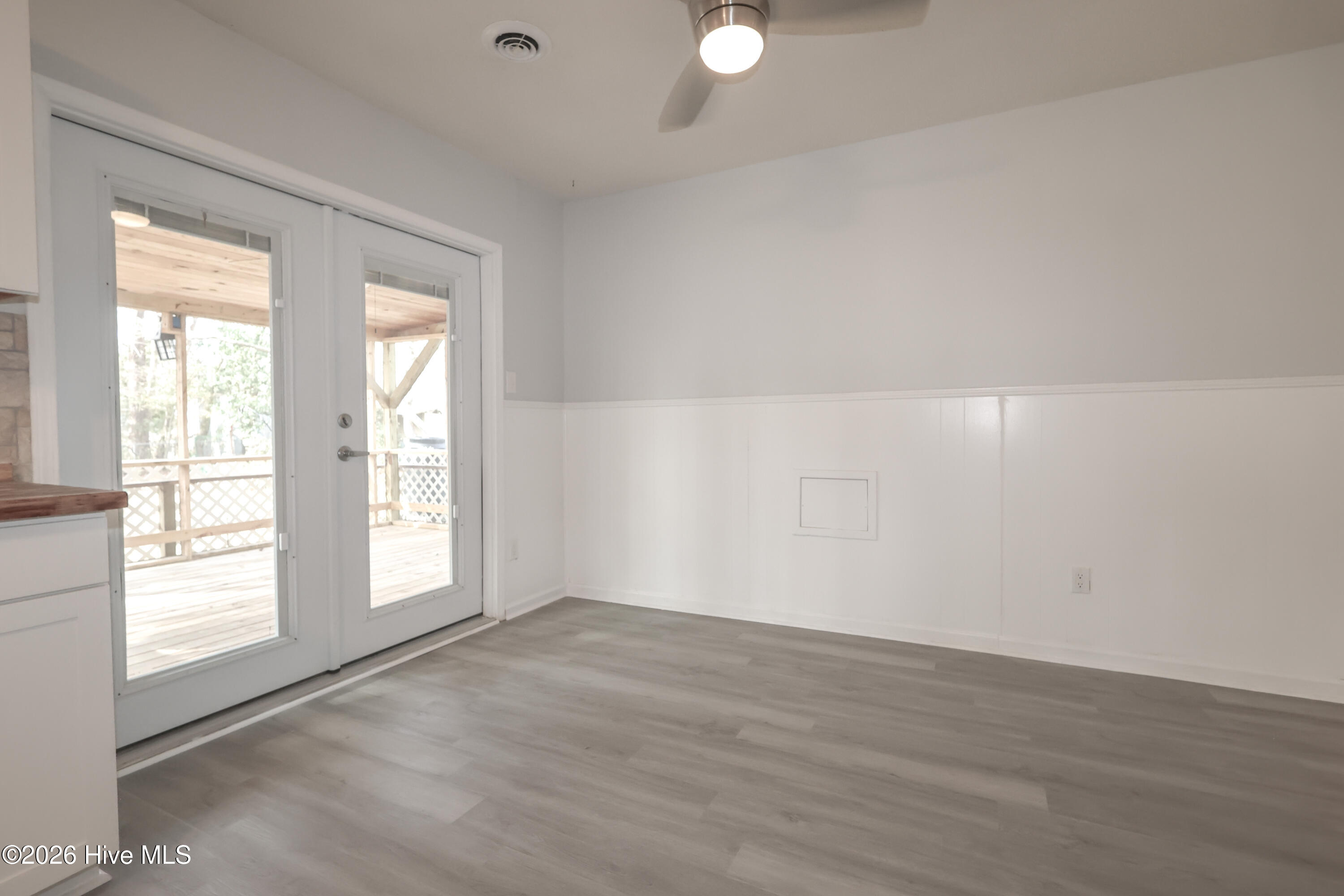 100550161 | Photo 10