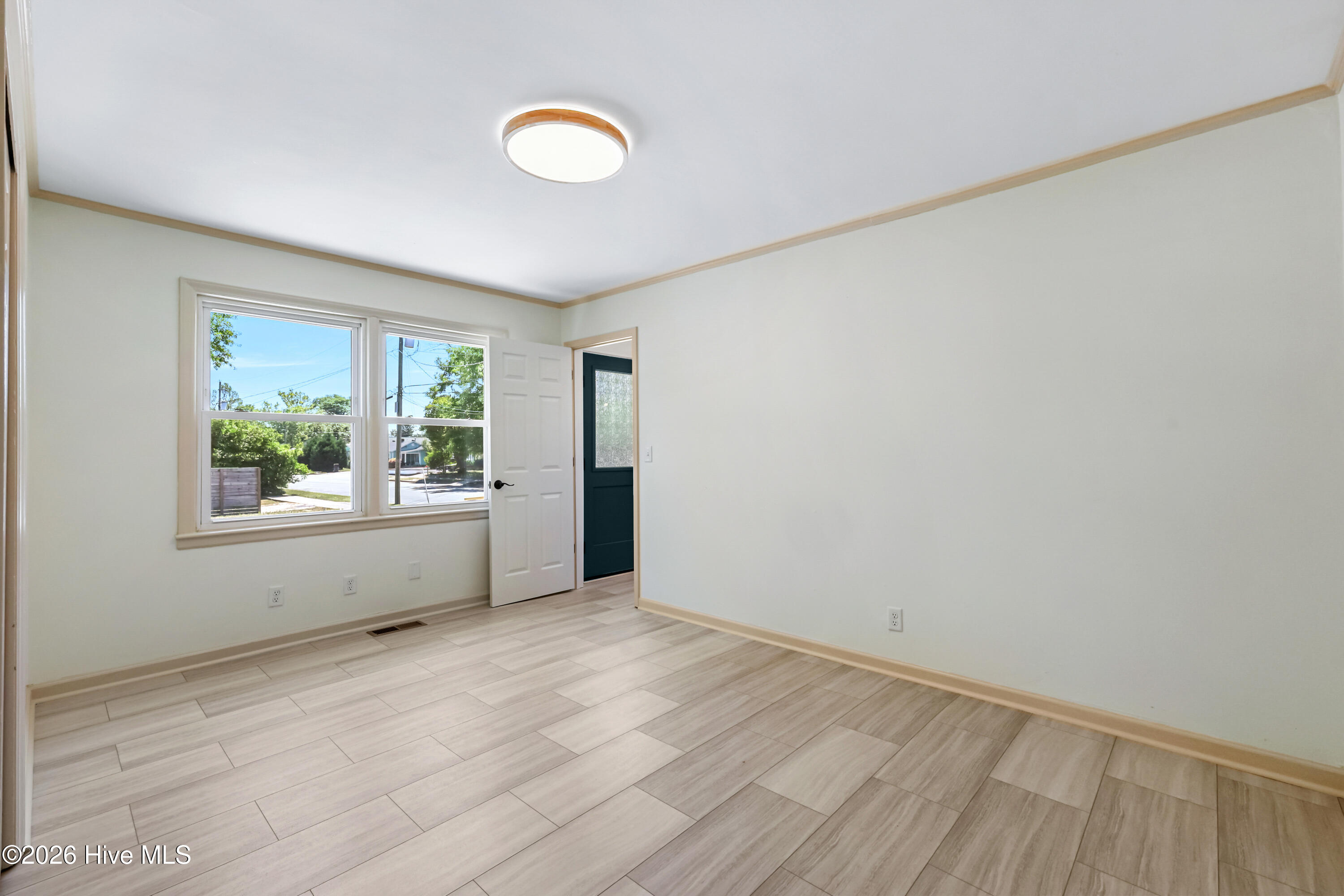 100567832 | Photo 24