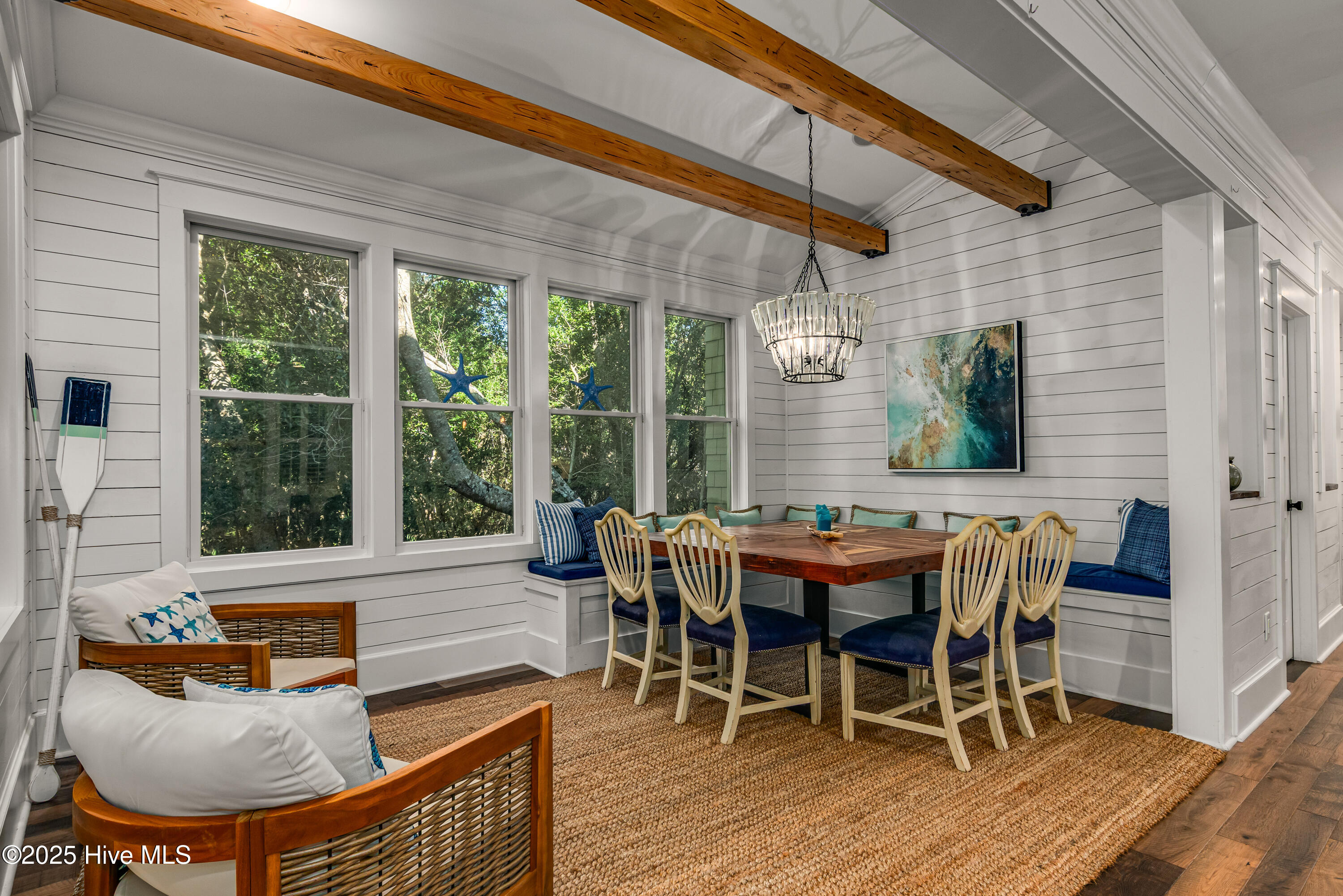 100530236 | Photo 23