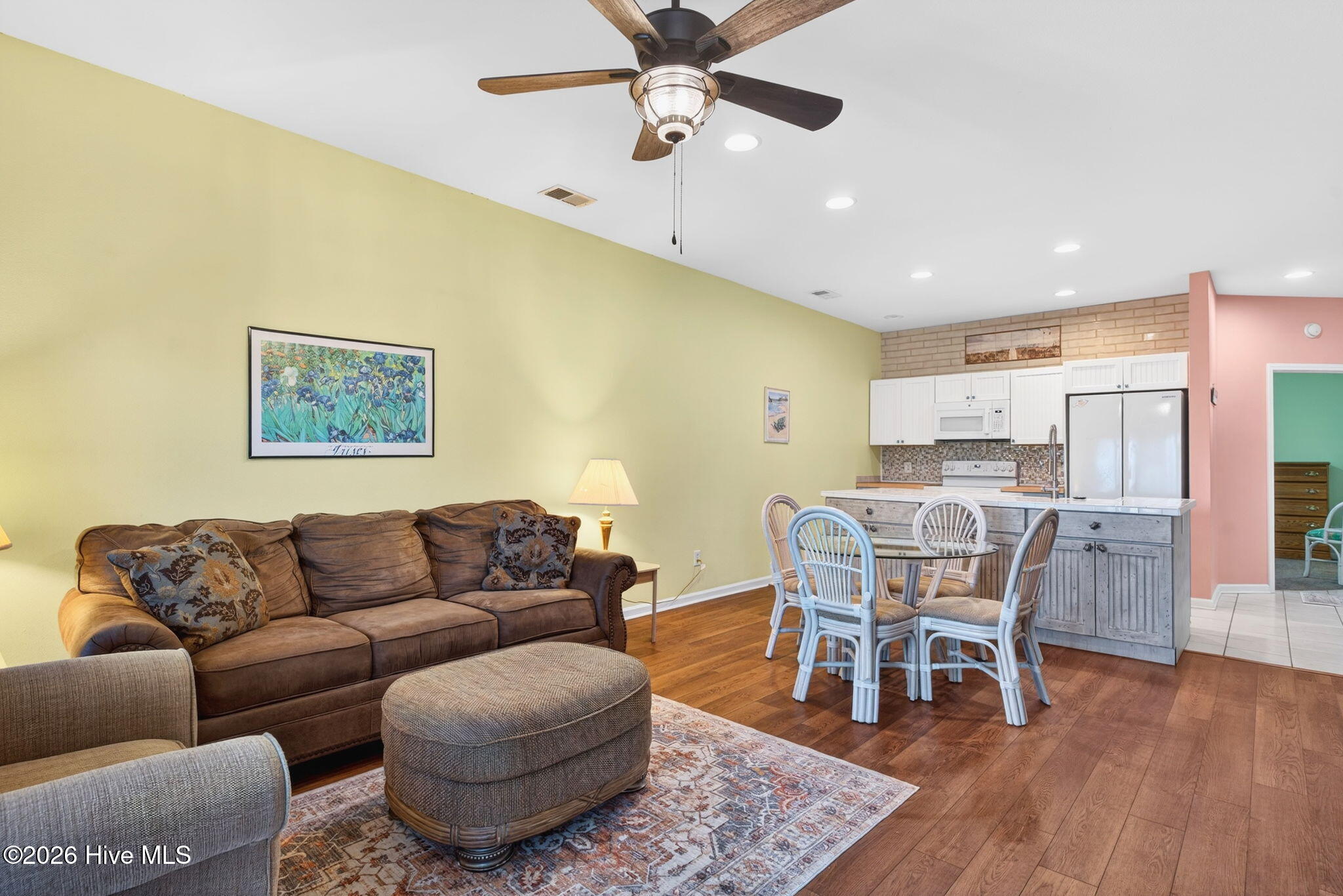 100558580 | Photo 14