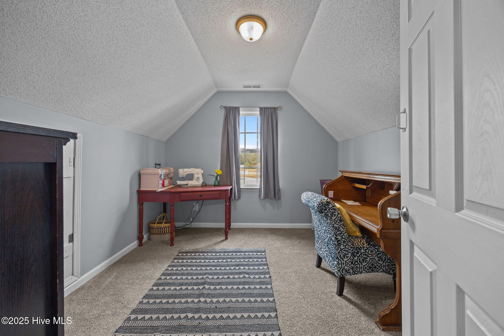 100544220 | Photo 13