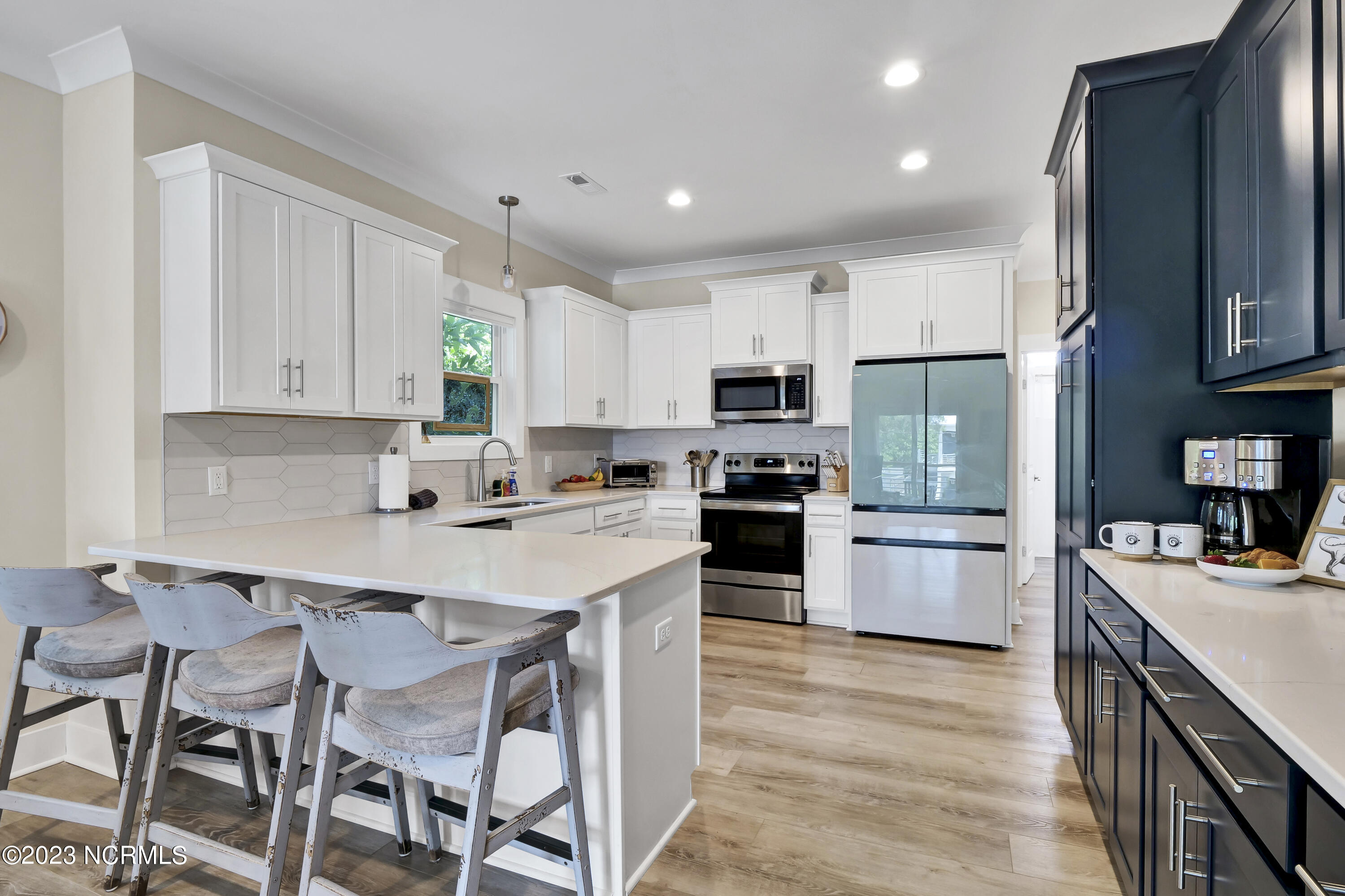 100526223 | Photo 16