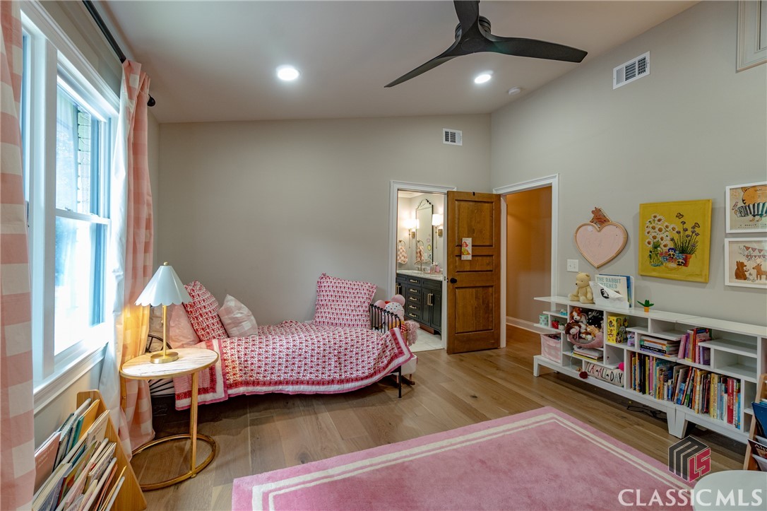 1041 Hollow Creek Way