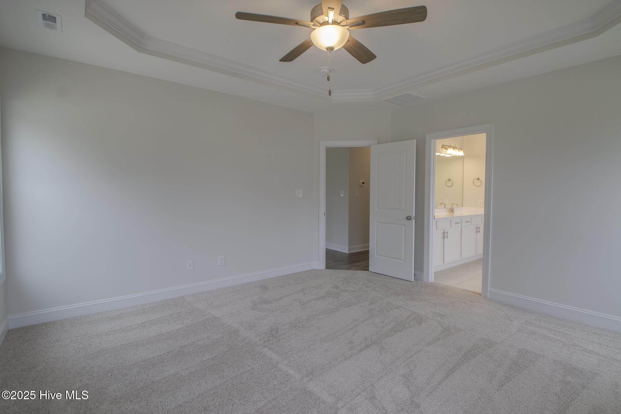 100493644 | Photo 15