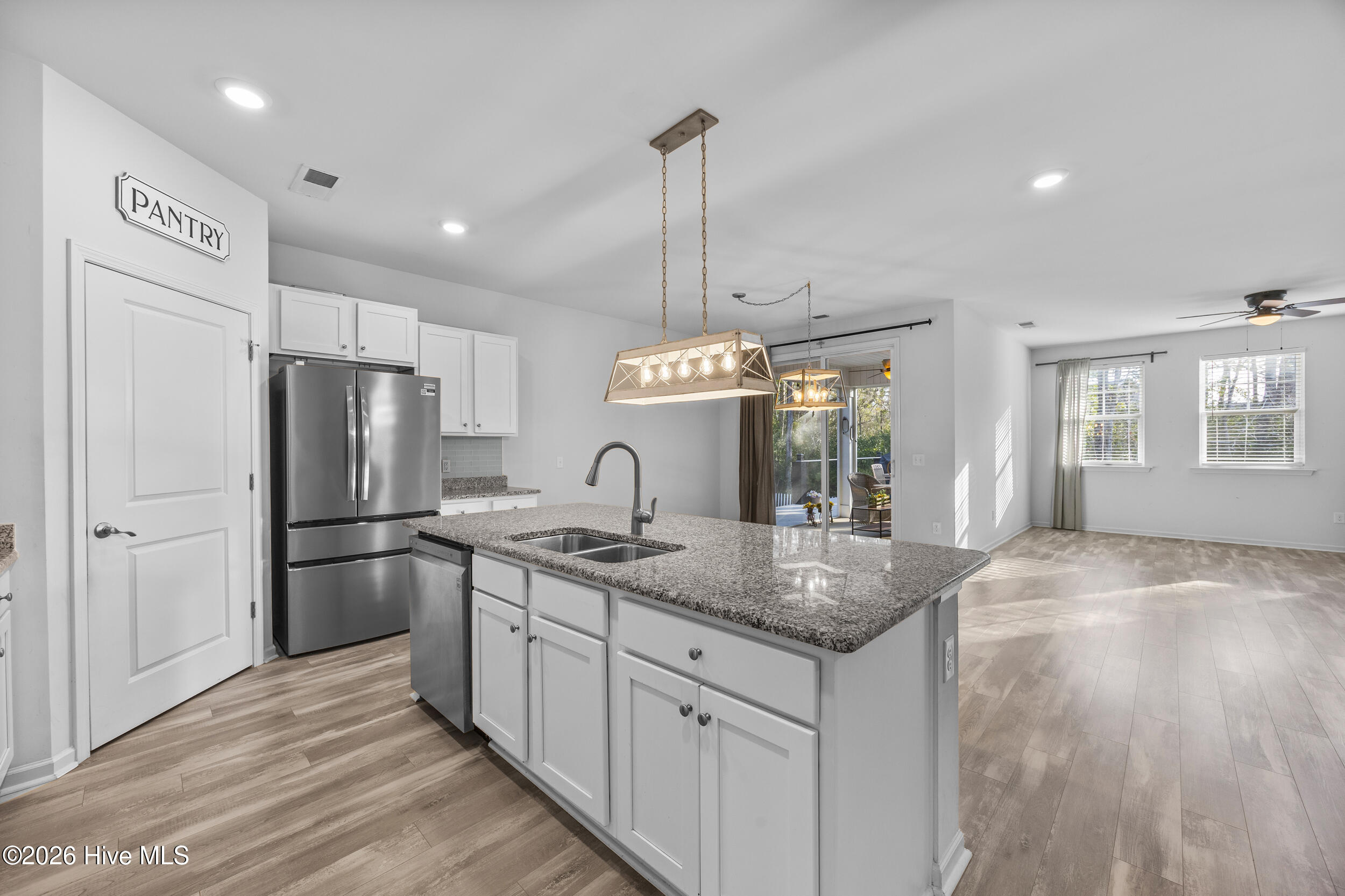 100552645 | Photo 16