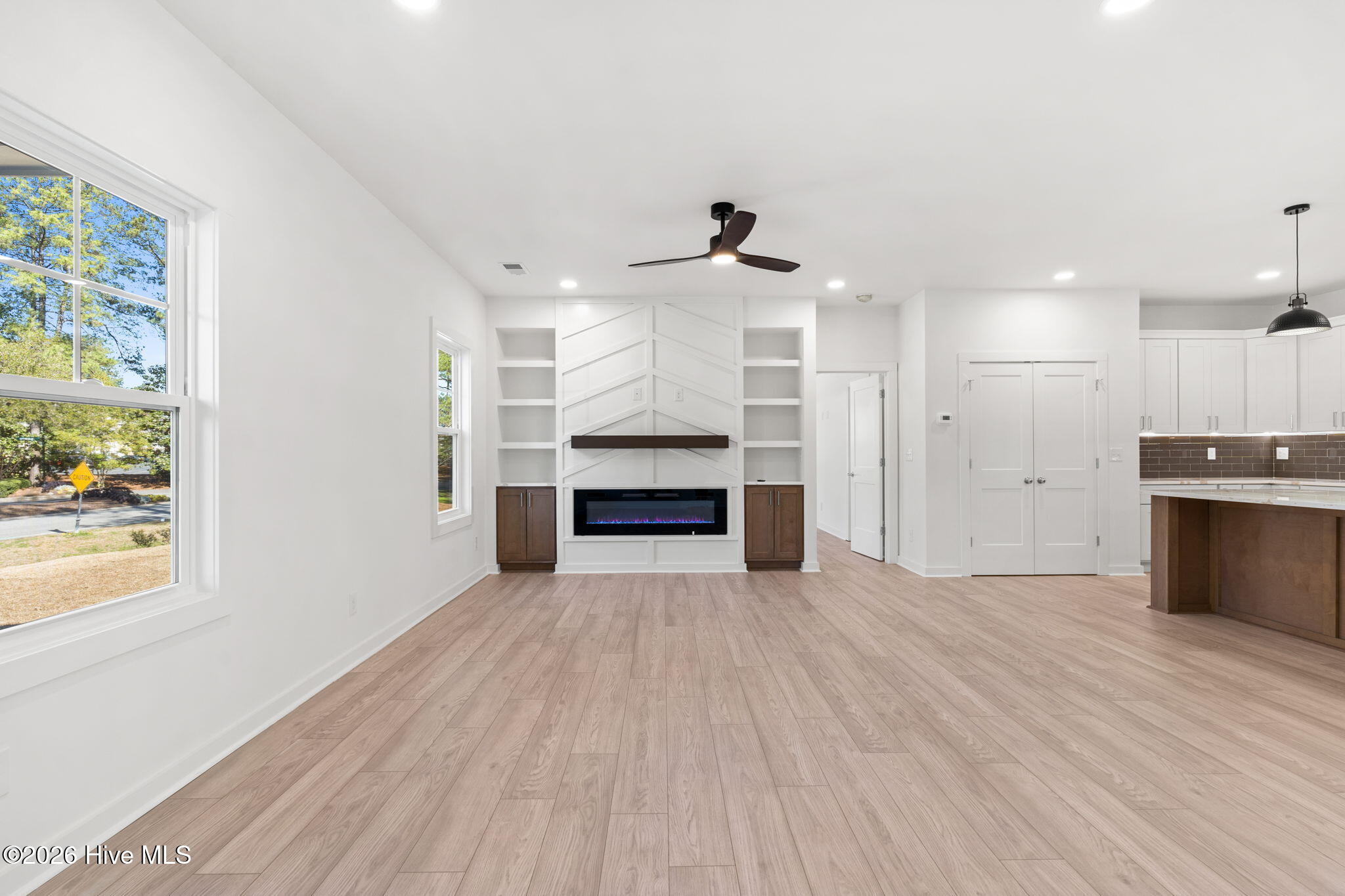 100559220 | Photo 13