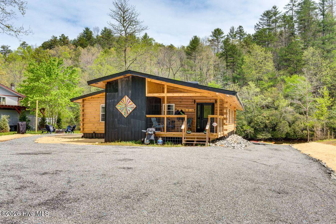 662 Hilltop Lane