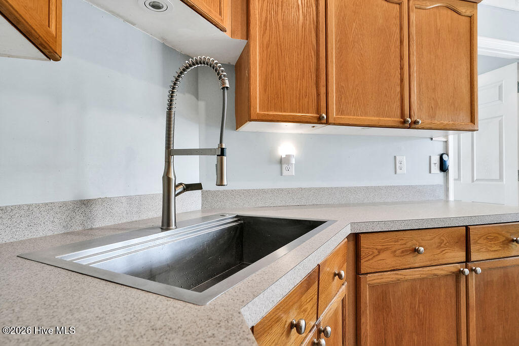 100560710 | Photo 12